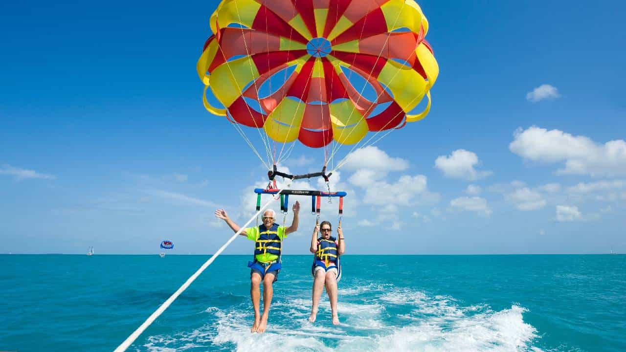 Parasailing: ಪ್ಯಾರಾಸೈಲಿಂಗ್ ಮಾಡೋ ಆಸೆ ಇದ್ಯಾ? ಭಾರತದ ಈ ಸ್ಥಳಗಳಲ್ಲಿ ಅತ್ಯಂತ ಕಡಿಮೆ ಬೆಲೆಗೆ ಆನಂದಿಸಿ Parasailing: ಪ್ಯಾರಾಸೈಲಿಂಗ್ ಮಾಡೋ ಆಸೆ ಇದ್ಯಾ? ಭಾರತದ ಈ ಸ್ಥಳಗಳಲ್ಲಿ ಅತ್ಯಂತ ಕಡಿಮೆ ಬೆಲೆಗೆ ಆನಂದಿಸಿ