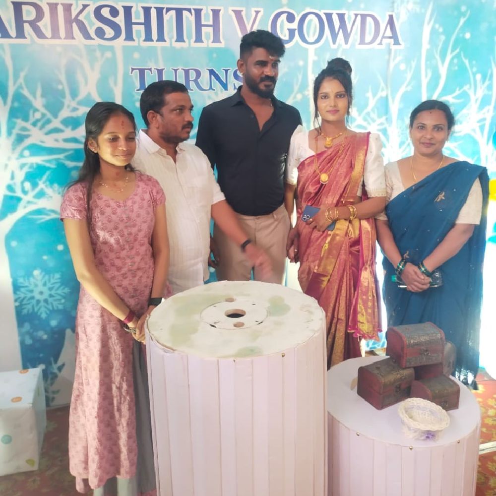 ಕನ್ನಡ ಚಿತ್ರರಂಗದ ಜನಪ್ರಿಯ ಹಾಸ್ಯ ನಟ ಚಿಕ್ಕಣ್ಣ. ಬಹಳ ಕಷ್ಟಪಟ್ಟು ಚಿತ್ರರಂಗದಲ್ಲಿ ಹೆಸರು ಮಾಡಿರುವ ಚಿಕ್ಕಣ್ಣ ಇಷ್ಟ ವರ್ಷ ಬ್ಯಾಚುಲರ್ ಆಗಿದ್ದರು.