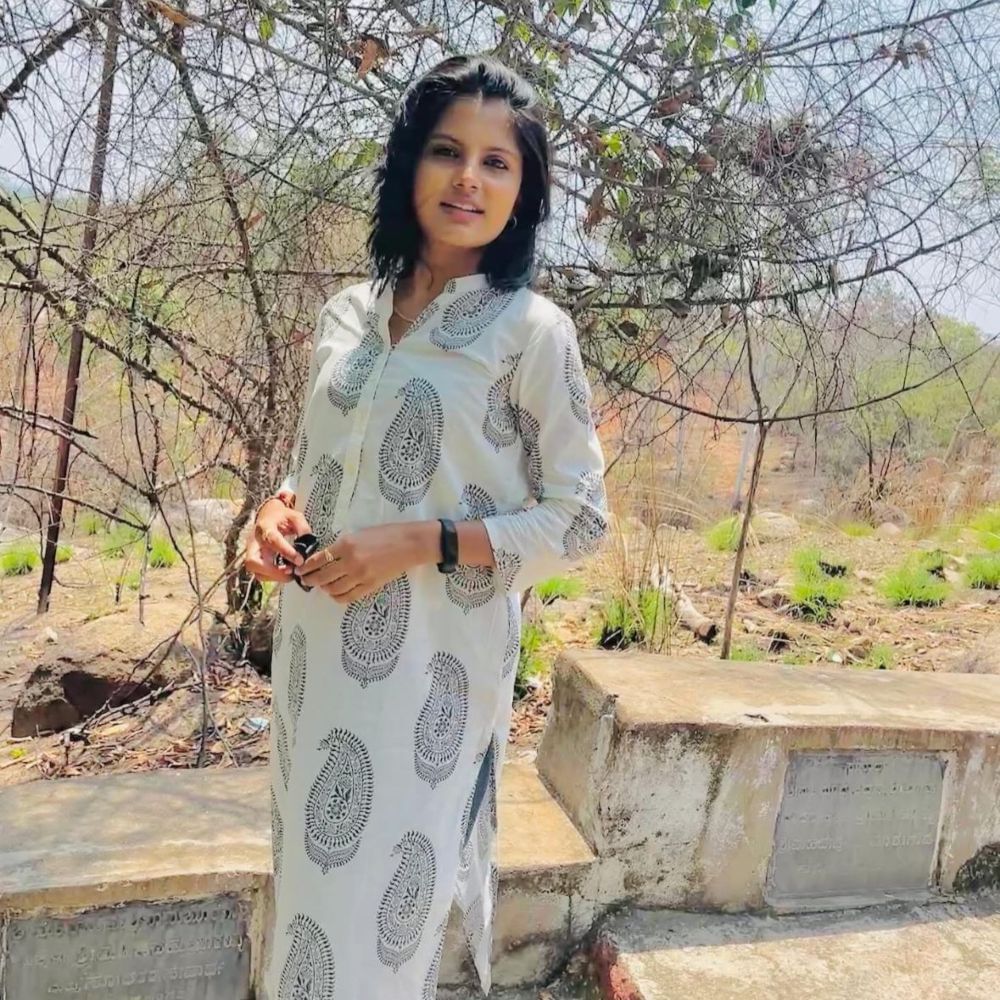 ಚಿಕ್ಕಣ್ಣ ಅವರ ಮದುವೆ ನಿಶ್ಚಯವನ್ನು ಸದ್ದಿಲ್ಲದೆ ಮುಗಿಸಿಕೊಂಡಿದ್ದಾರೆ. ಹೂ ಮುಡಿಸುವ ಶಾಸ್ತ್ರವನ್ನು ಮಾಡಿ ಆಗಿದೆ. ಮದುವೆಯ ದಿನಾಂಕವೂ ನಿಗದಿ ಆಗಿದೆಯಂತೆ.