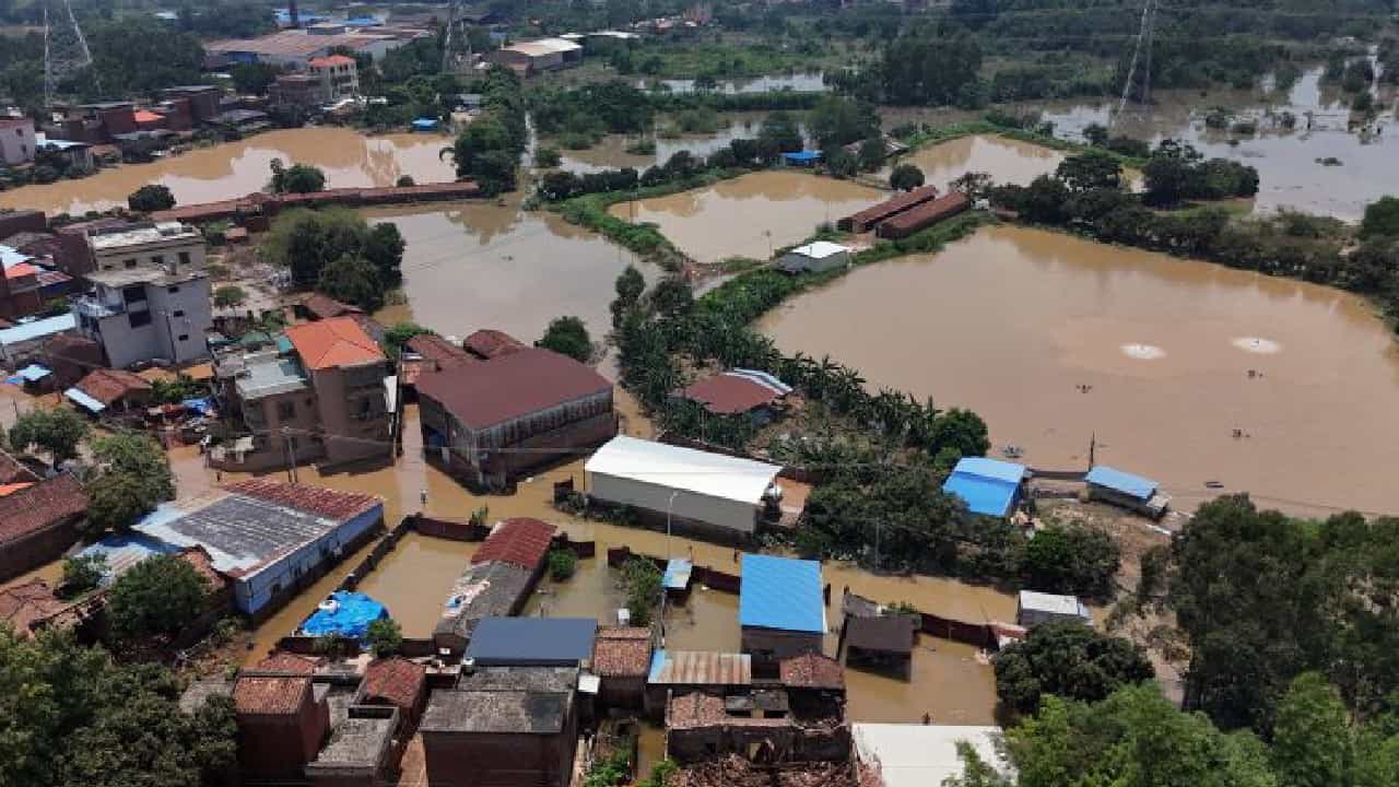 China Flood: ಚೀನಾದಲ್ಲಿ ಪ್ರವಾಹಕ್ಕೆ ಸಿಲುಕಿ 10 ಜನ ಸಾವು, 33 ಮಂದಿ ನಾಪತ್ತೆ