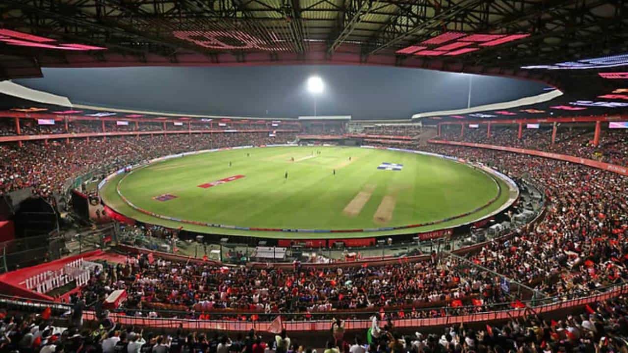 ICC World Cup: ಚಿನ್ನಸ್ವಾಮಿಗೆ ಮತ್ತೊಂದೆ ಹೊಡೆತ: ವಿಶ್ವಕಪ್ ಪಂದ್ಯಗಳು ನಡೆಯುವುದು ಅನುಮಾನ ICC World Cup: ಚಿನ್ನಸ್ವಾಮಿಗೆ ಮತ್ತೊಂದೆ ಹೊಡೆತ: ವಿಶ್ವಕಪ್ ಪಂದ್ಯಗಳು ನಡೆಯುವುದು ಅನುಮಾನ