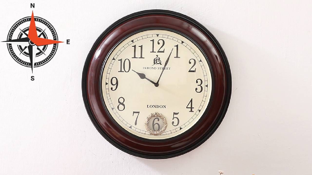 Vasthu Tips: ಮನೆಯಲ್ಲಿ ಗಡಿಯಾರ ಇಡಲು ಸರಿಯಾದ ದಿಕ್ಕು ಯಾವುದು? ವಾಸ್ತು ತಜ್ಞರು ಹೇಳುವುದೇನು? Vasthu Tips: ಮನೆಯಲ್ಲಿ ಗಡಿಯಾರ ಇಡಲು ಸರಿಯಾದ ದಿಕ್ಕು ಯಾವುದು? ವಾಸ್ತು ತಜ್ಞರು ಹೇಳುವುದೇನು?