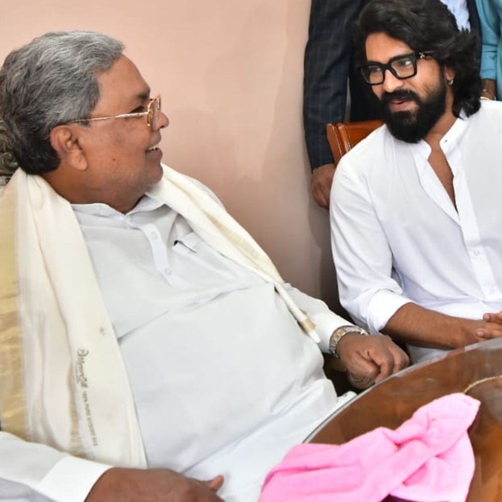 ಮೈಸೂರಿನಲ್ಲಿನ ತಮ್ಮ ನಿವಾಸಕ್ಕೆ ರಾಮ್ ಚರಣ್ ಅವರನ್ನು ಸಿದ್ದರಾಮಯ್ಯ ಆಹ್ವಾನಿಸಿ ಅವರನ್ನು ಸನ್ಮಾನಿಸಿದ್ದಾರೆ. ಜೊತೆಗೆ ಕೆಲ ಸಮಯ ಚರ್ಚೆಯನ್ನೂ ಮಾಡಿದ್ದಾರೆ.