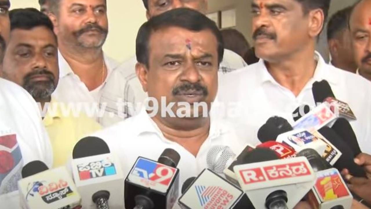 ಅನುದಾನ ಹಂಚಿಕೆಯಲ್ಲಿ ತಾರತಮ್ಯ ಆಗಬಾರದು, ಎಲ್ಲರಿಗೂ ಸರಿಸಮಾನವಾಗಿ ಹಂಚಬೇಕು: ಸಿಎನ್ ಬಾಲಕೃಷ್ಣ ಅನುದಾನ ಹಂಚಿಕೆಯಲ್ಲಿ ತಾರತಮ್ಯ ಆಗಬಾರದು, ಎಲ್ಲರಿಗೂ ಸರಿಸಮಾನವಾಗಿ ಹಂಚಬೇಕು: ಸಿಎನ್ ಬಾಲಕೃಷ್ಣ