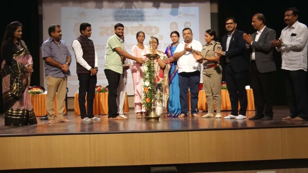 ದಾವಣಗೆರೆಯಲ್ಲಿ ಸ್ಪರ್ಧಾತ್ಮಕ ಪರೀಕ್ಷಾ ಕೇಂದ್ರ ಆರಂಭ: ಬಡಮಕ್ಕಳ ಕಲ್ಯಾಣಕ್ಕೆ ‘ಸಂಕಲ್ಪ’ ಮಾಡಿದ ಸಂಸದೆ ದಾವಣಗೆರೆಯಲ್ಲಿ ಸ್ಪರ್ಧಾತ್ಮಕ ಪರೀಕ್ಷಾ ಕೇಂದ್ರ ಆರಂಭ: ಬಡಮಕ್ಕಳ ಕಲ್ಯಾಣಕ್ಕೆ ‘ಸಂಕಲ್ಪ’ ಮಾಡಿದ ಸಂಸದೆ