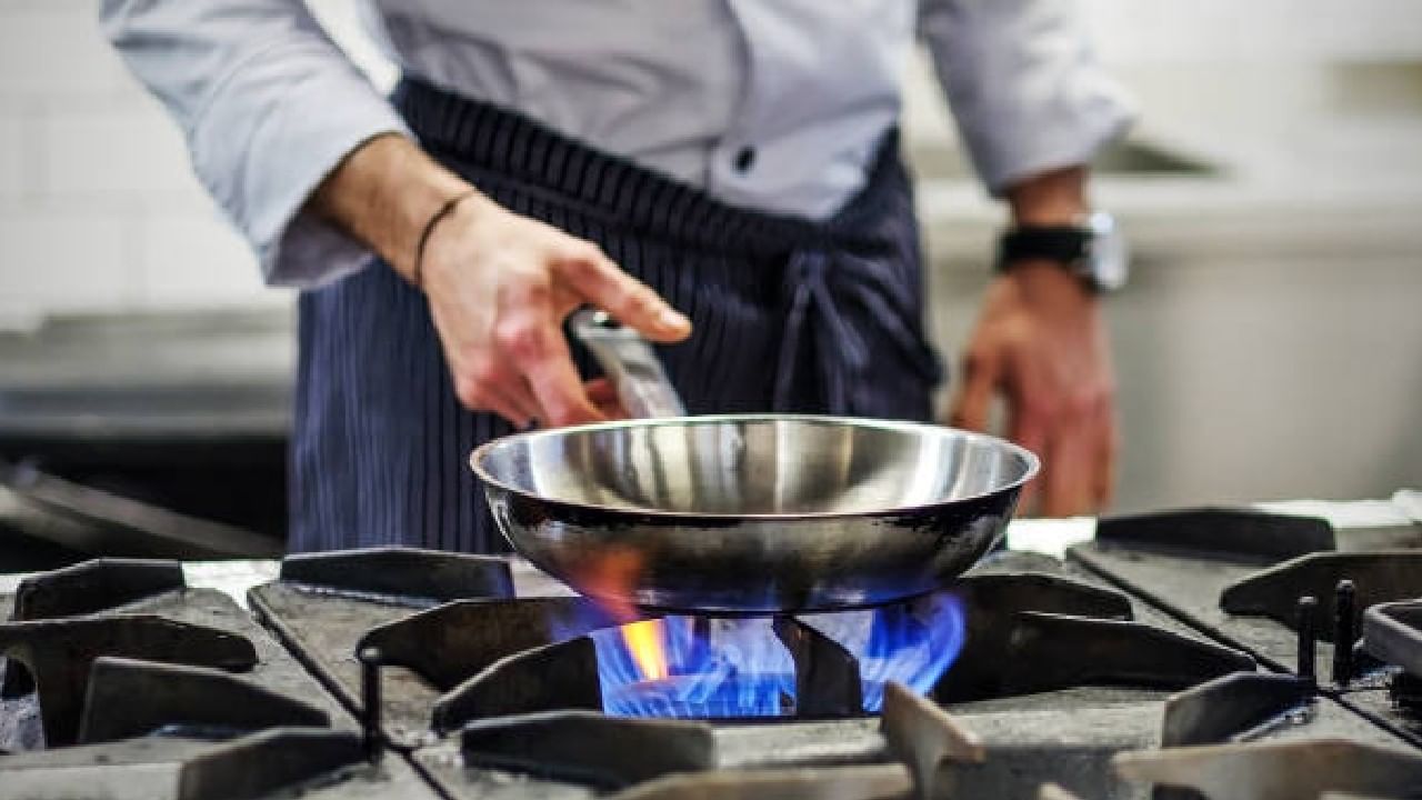 ಅಡುಗೆ ಮಾಡೋ ಬಾಣಲೆಯಿಂದ ಹೊಡೆದು ಅಪ್ಪನನ್ನು ಕೊಂದ ಮಗಳು!