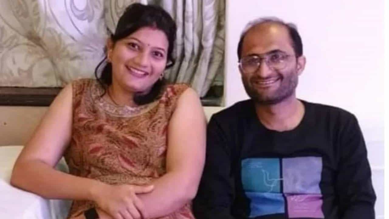 ನಾಸಿಕ್: ರೈಲಿಗೆ ತಲೆ ಕೊಟ್ಟು ದಂಪತಿ ಆತ್ಮಹತ್ಯೆ ನಾಸಿಕ್: ರೈಲಿಗೆ ತಲೆ ಕೊಟ್ಟು ದಂಪತಿ ಆತ್ಮಹತ್ಯೆ