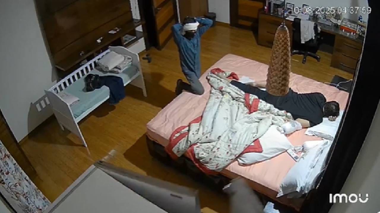 Video:ಒಬ್ಬ ಕದೀತಿದ್ದ, ಮತ್ತೊಬ್ಬ ಬೆಡ್ ಹತ್ರ ರಾಡ್ ಹಿಡಿದು ನಿಂತಿದ್ದ, ಒಂದೊಮ್ಮೆ ಕಣ್ಣು ಬಿಟ್ಟಿದ್ರೆ ಜೀವ ಹೋಗಿರೋದು