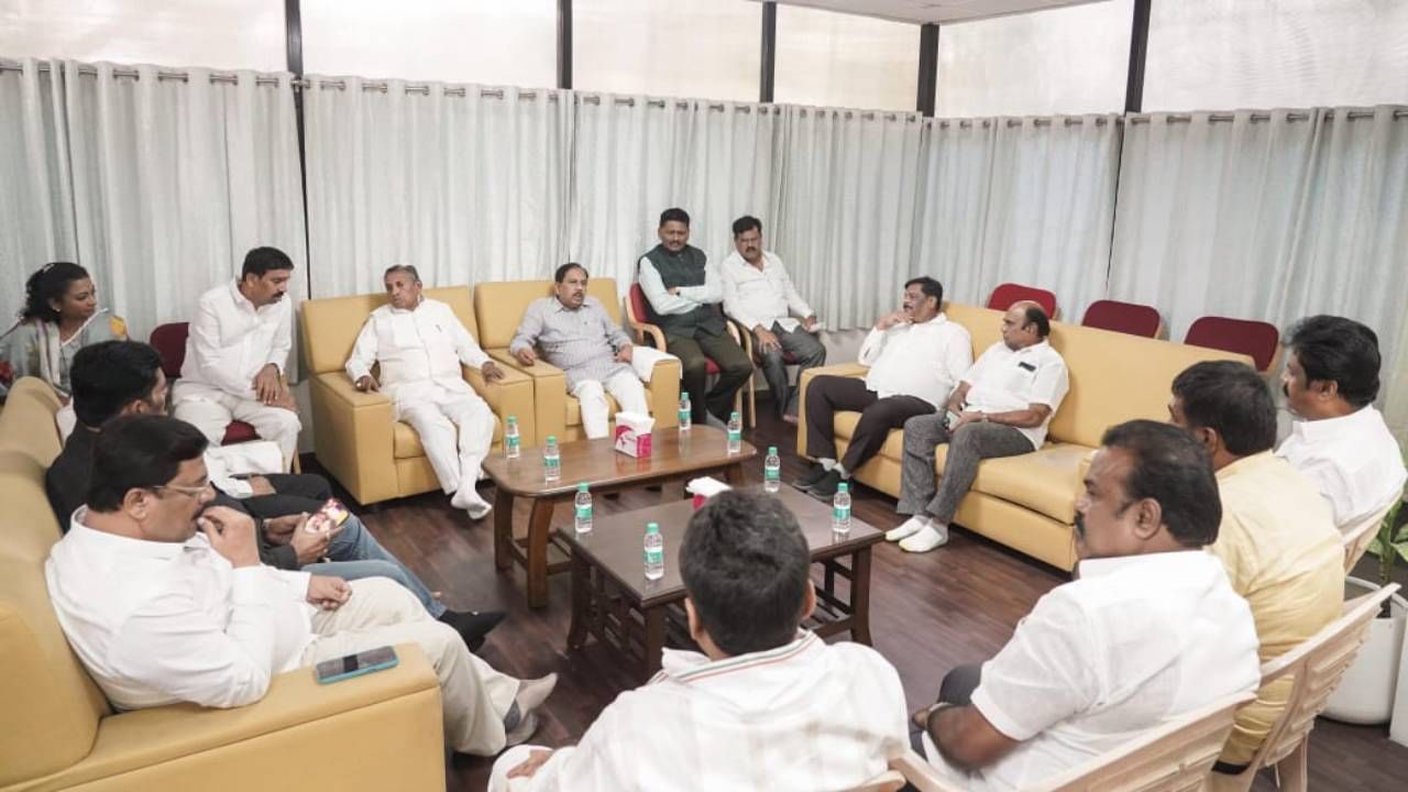 ಒಳ ಮೀಸಲಾತಿ ಜಾರಿ ಸಂದರ್ಭದಲ್ಲಿ ಒಗ್ಗಟ್ಟಾಗಿರಲು ದಲಿತ ಸಚಿವ, ಶಾಸಕರ ಸಭೆಯಲ್ಲಿ ನಿರ್ಧಾರ ಒಳ ಮೀಸಲಾತಿ ಜಾರಿ ಸಂದರ್ಭದಲ್ಲಿ ಒಗ್ಗಟ್ಟಾಗಿರಲು ದಲಿತ ಸಚಿವ, ಶಾಸಕರ ಸಭೆಯಲ್ಲಿ ನಿರ್ಧಾರ