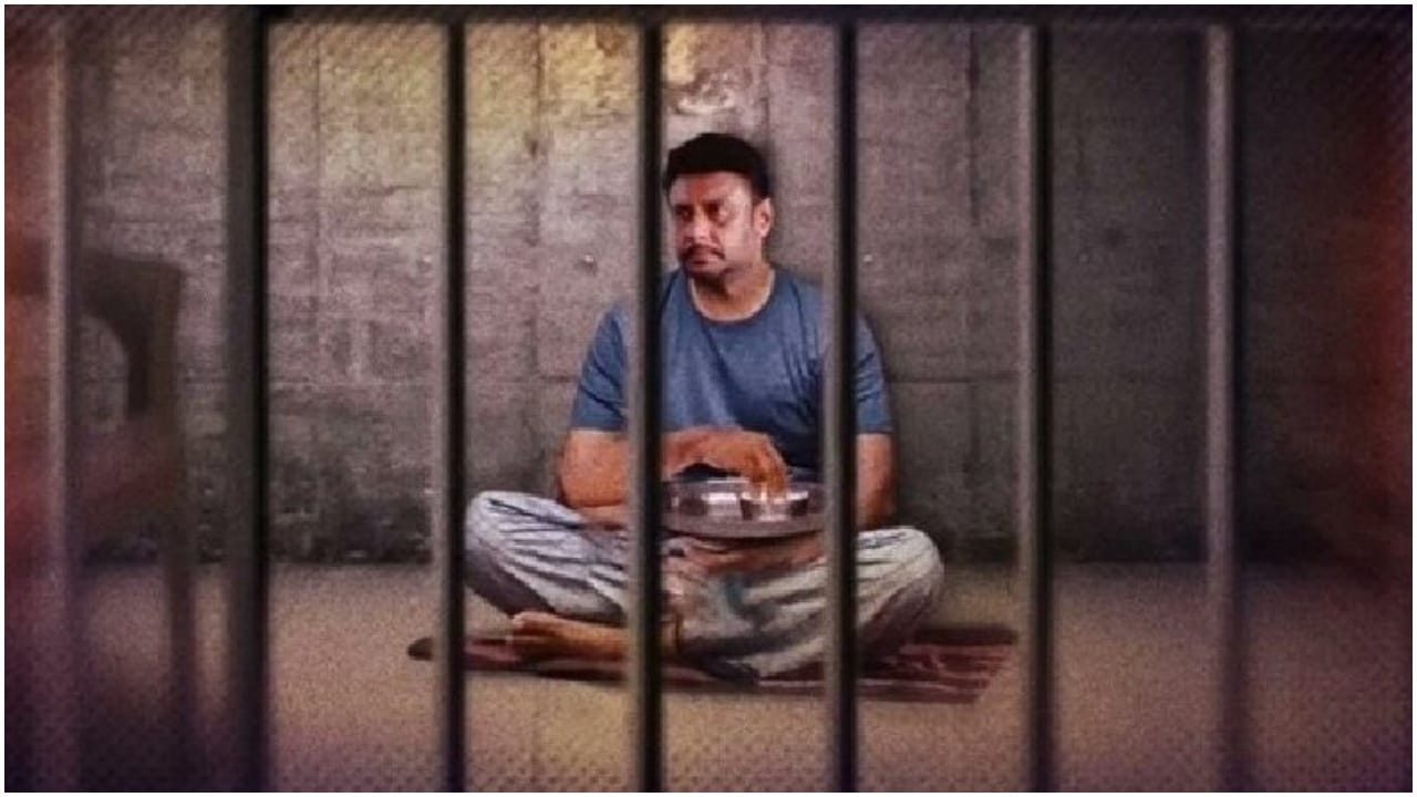 ದರ್ಶನ್​​ಗೆ ಗಲ್ಲು ಶಿಕ್ಷೆ ವಿಧಿಸಬೇಕೆಂದು ಕೋರ್ಟ್​ ಹಾಲ್​​​ಗೆ ನುಗ್ಗಿದ ಅಪರಿಚಿತ ವ್ಯಕ್ತಿ, ಮುಂದೇನಾಯ್ತು?