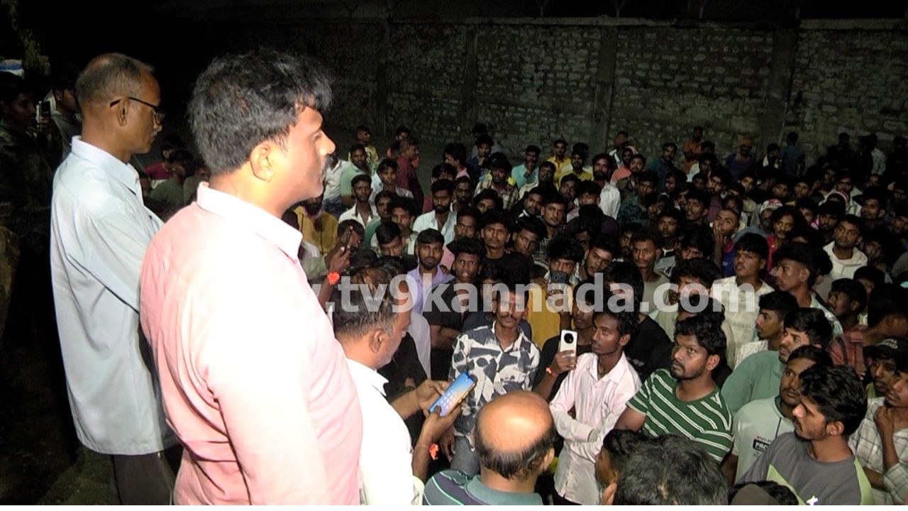 ದಾವಣಗೆರೆ: ಗಣೇಶೋತ್ಸವದಲ್ಲಿ ಶಿವಾಜಿ ಬ್ಯಾನರ್‌ ತೆರವು ಮಾಡಲು ಮುಂದಾದ ಪೊಲೀಸರು, ಪರಿಸ್ಥಿತಿ ಉದ್ವಿಗ್ನ