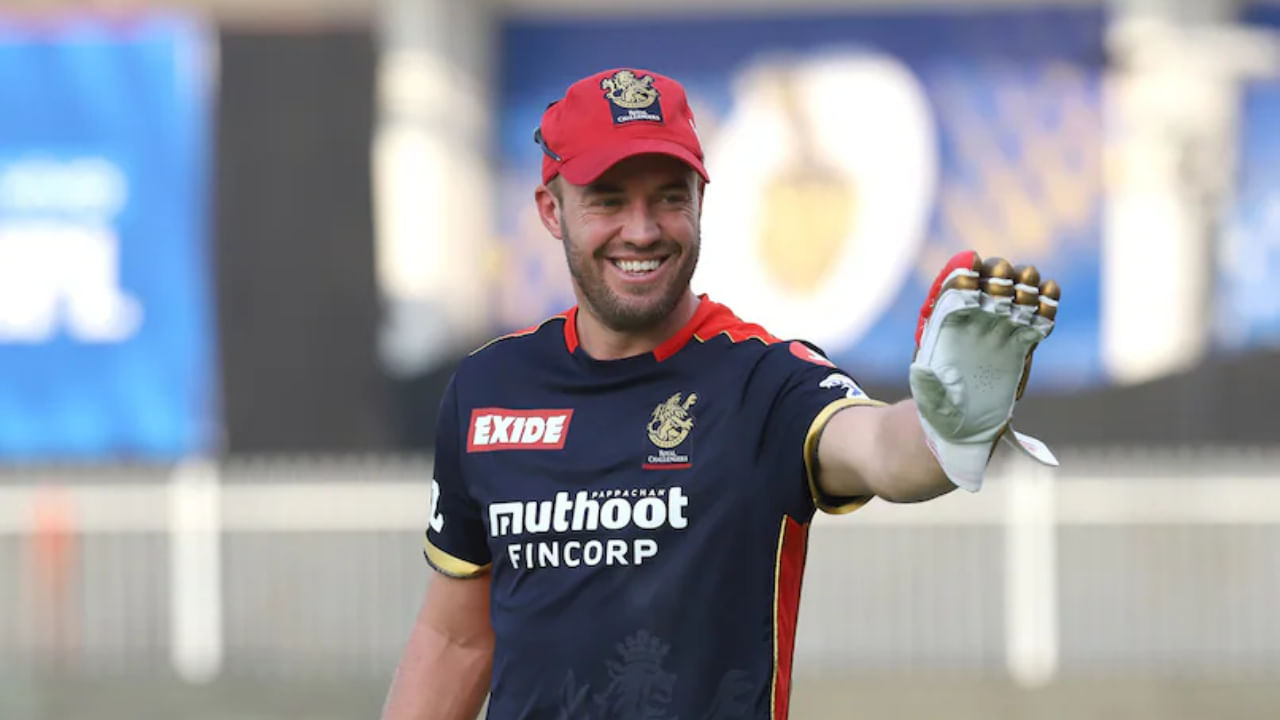  ನನ್ನ ಹೃದಯ ಆರ್‌ಸಿಬಿ ಜೊತೆಗಿದೆ ಮತ್ತು ಯಾವಾಗಲೂ ಇರುತ್ತದೆ. ಆದ್ದರಿಂದ ಫ್ರಾಂಚೈಸಿ ನನಗೆ ಒಂದು ಪಾತ್ರ (ತರಬೇತುದಾರ ಅಥವಾ ಮಾರ್ಗದರ್ಶಕ) ಇದೆ ಎಂದು ಭಾವಿಸಿದರೆ, ಇದಕ್ಕೆ ಪೂರಕವಾಗಿ ಸಮಯ ಕೂಡಿ ಬಂದರೆ ನಾನು ಖಂಡಿತವಾಗಿಯೂ ಆರ್‌ಸಿಬಿಯಲ್ಲಿ ಇರುತ್ತೇನೆ ಎಂದು ಡಿವಿಲಿಯರ್ಸ್ ಹೇಳಿಕೊಂಡಿದ್ದಾರೆ.