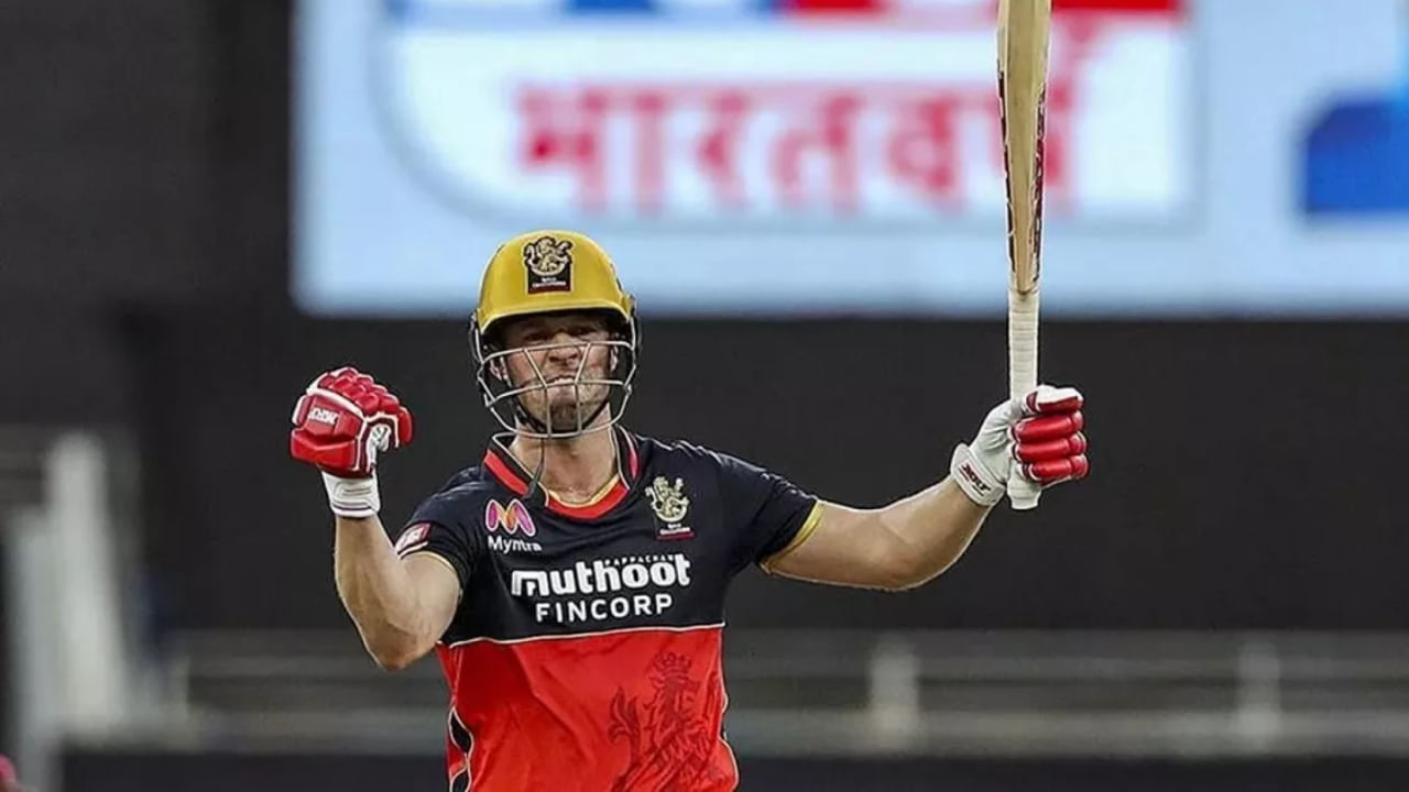 ಡಿವಿಲಿಯರ್ಸ್ ಅವರ ಐಪಿಎಲ್ ವೃತ್ತಿಜೀವನದ ಬಗ್ಗೆ ಹೇಳುವುದಾದರೆ, ಆಡಿದ 184 ಪಂದ್ಯಗಳಲ್ಲಿ 39.71 ರ ಸರಾಸರಿಯಲ್ಲಿ 5162 ರನ್ ಗಳಿಸಿದ್ದಾರೆ. ಐಪಿಎಲ್‌ನಲ್ಲಿ ಅವರ ಸ್ಟ್ರೈಕ್ ರೇಟ್ 151.69 ಆಗಿದೆ. ಐಪಿಎಲ್‌ನಲ್ಲಿ ಅವರ ಹೆಸರಿನಲ್ಲಿ 3 ಶತಕಗಳು ಮತ್ತು 40 ಅರ್ಧಶತಕಗಳಿವೆ ಮತ್ತು ಅವರ ಗರಿಷ್ಠ ಸ್ಕೋರ್ 133 ರನ್‌ಗಳಾಗಿವೆ.