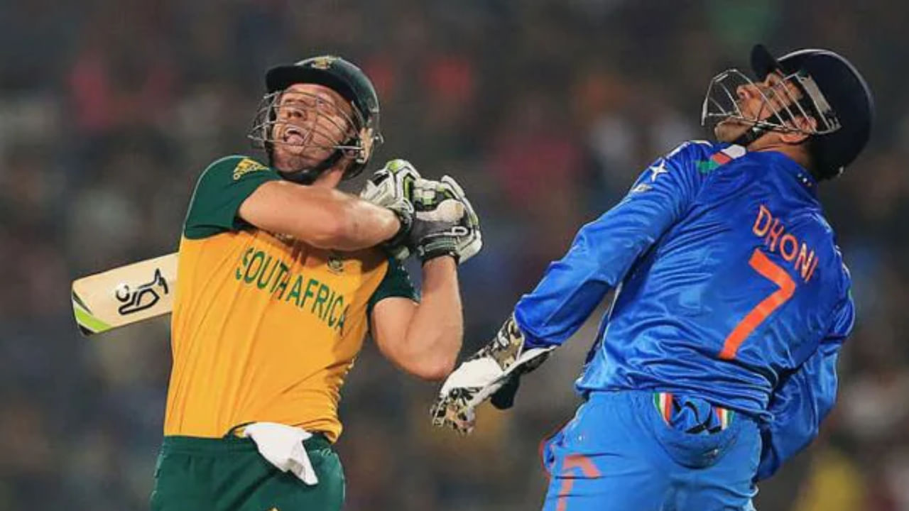 ತಂಡದ ನಾಯಕತ್ವವನ್ನು ಧೋನಿಗೆ ನೀಡಿ ನನ್ನನ್ನು ಅವರೊಂದಿಗೆ ಹೋಲಿಸಬೇಡಿ ಎಂದ ಡಿವಿಲಿಯರ್ಸ್ ತಂಡದ ನಾಯಕತ್ವವನ್ನು ಧೋನಿಗೆ ನೀಡಿ ನನ್ನನ್ನು ಅವರೊಂದಿಗೆ ಹೋಲಿಸಬೇಡಿ ಎಂದ ಡಿವಿಲಿಯರ್ಸ್