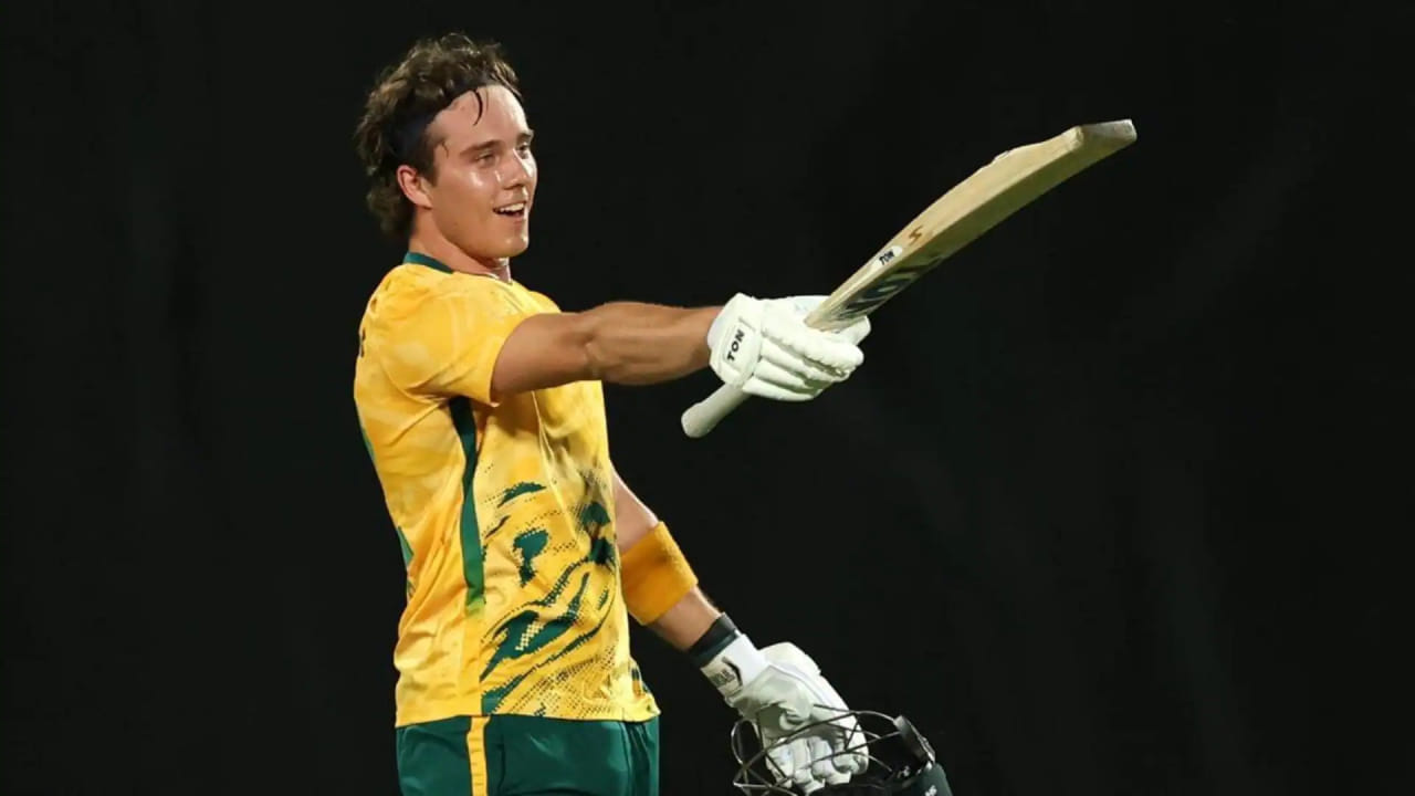 ಆಸ್ಟ್ರೇಲಿಯಾ ವಿರುದ್ಧದ ಟಿ20 ಸರಣಿ ಆರಂಭಕ್ಕೂ ಮೊದಲು ಡೆವಾಲ್ಡ್ ಬ್ರೆವಿಸ್ ಅವರ ಶ್ರೇಯಾಂಕ 101 ಆಗಿತ್ತು. ಆದರೆ ಈಗ ಅವರು ಬರೋಬ್ಬರಿ 89 ಬ್ಯಾಟ್ಸ್‌ಮನ್‌ಗಳನ್ನು ಹಿಂದಿಕ್ಕಿದ್ದಾರೆ. ಅಂದರೆ ನೂತನ ಟಿ20 ಬ್ಯಾಟಿಂಗ್ ಶ್ರೇಯಾಂಕದಲ್ಲಿ ಬ್ರೆವಿಸ್ 12 ನೇ ಸ್ಥಾನವನ್ನು ಅಲಂಕರಿಸಿದ್ದಾರೆ. 