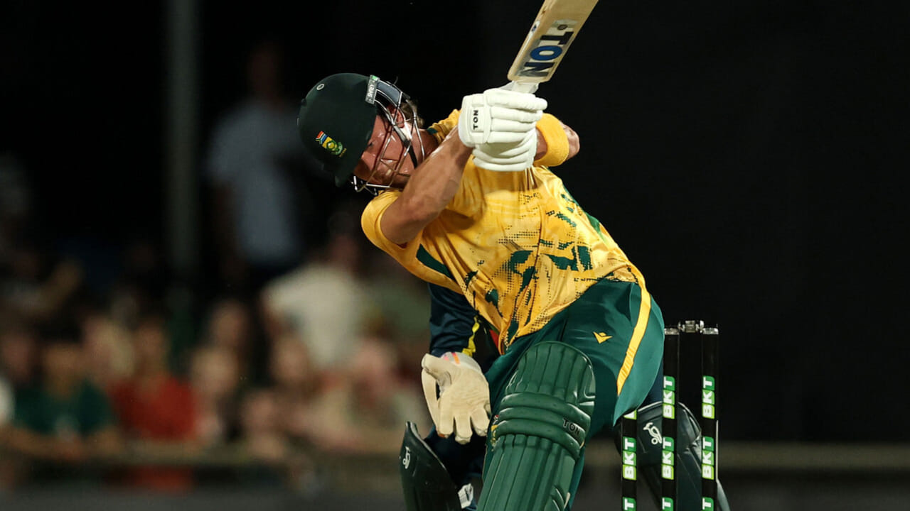 ಆಸ್ಟ್ರೇಲಿಯಾ ವಿರುದ್ಧದ ಮೂರು ಪಂದ್ಯಗಳ ಟಿ20 ಸರಣಿಯಲ್ಲಿ ಬ್ರೆವಿಸ್ ಸ್ಫೋಟಕ ಬ್ಯಾಟಿಂಗ್ ಪ್ರದರ್ಶಿಸಿ, ಈ ಸರಣಿಯಲ್ಲಿ ಅತಿ ಹೆಚ್ಚು ರನ್ ಗಳಿಸಿದ ಆಟಗಾರನೆನಿಸಿಕೊಂಡಿದ್ದರು. ಆಡಿದ ಮೂರು ಪಂದ್ಯಗಳಲ್ಲಿ 90 ಸರಾಸರಿ ಮತ್ತು 204.55 ಸ್ಟ್ರೈಕ್ ರೇಟ್‌ನಲ್ಲಿ 180 ರನ್ ಕಲೆಹಾಕಿದ್ದರು. ಈ ಸರಣಿಯಲ್ಲಿ, ಅವರು ಒಂದು ಶತಕ ಮತ್ತು ಅರ್ಧಶತಕದ ಇನ್ನಿಂಗ್ಸ್ ಕೂಡ ಆಡಿದ್ದರು.