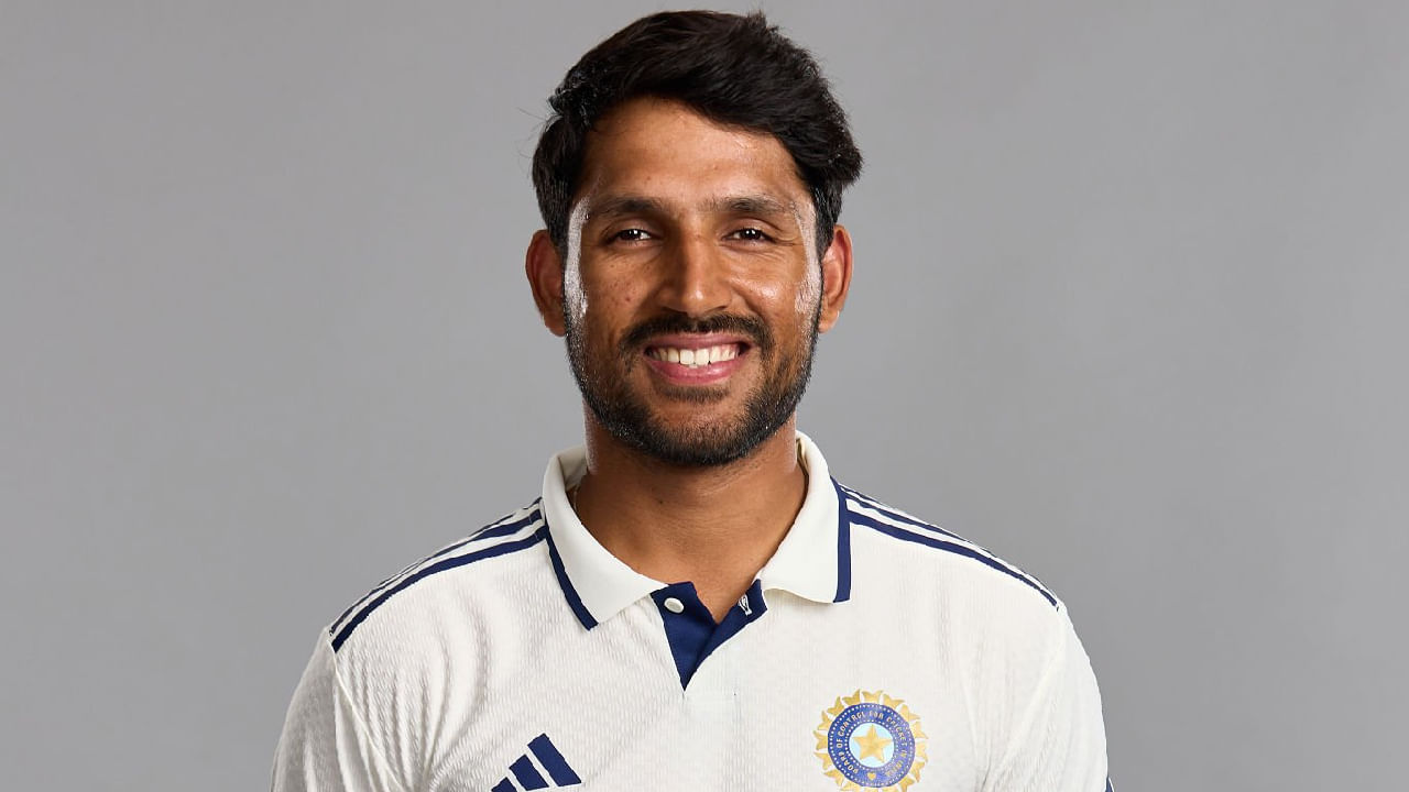 ಕೇಂದ್ರ ವಲಯ ತಂಡ:  ಧ್ರುವ್ ಜುರೆಲ್ (ನಾಯಕ), ರಜತ್ ಪಾಟಿದಾರ್, ಆರ್ಯನ್ ಜುಯಲ್, ಆಯುಷ್ ಪಾಂಡೆ, ಡ್ಯಾನಿಶ್ ಮಾಲೆವಾರ್, ಶುಭಂ ಶರ್ಮಾ, ಸಂಚಿತ್ ದೇಸಾಯಿ, ಯಶ್ ರಾಥೋಡ್, ಕುಲದೀಪ್ ಯಾದವ್, ಹರ್ಷ್ ದುಬೆ, ಆದಿತ್ಯ ಠಾಕ್ರೆ, ಮಾನವ್ ಸುತಾರ್, ದೀಪಕ್ ಚಹರ್, ಸರಾನ್ಶ್ ಜೈನ್, ಆಯುಷ್ ಪಾಂಡೆ, ಖಲೀಲ್ ಅಹ್ಮದ್.