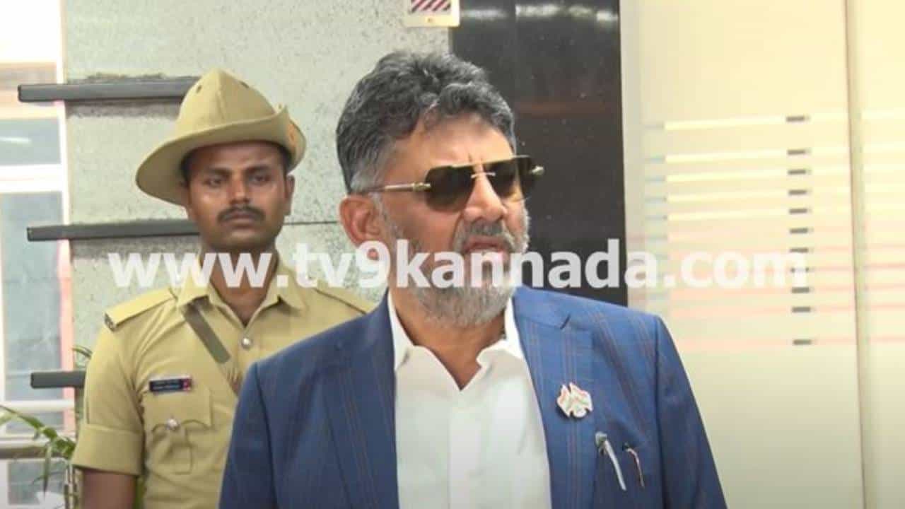 ನ್ಯಾಯಾಲಯದ ತೀರ್ಪಿಗೆ ಎಲ್ಲರೂ ತಲೆಬಾಗಲೇಬೇಕು, ನಾನೂ ತಿಹಾರ್ ಜೈಲಿಗೆ ಹೋಗಿದ್ದೆ: ಡಿಕೆ ಶಿವಕುಮಾರ್ ನ್ಯಾಯಾಲಯದ ತೀರ್ಪಿಗೆ ಎಲ್ಲರೂ ತಲೆಬಾಗಲೇಬೇಕು, ನಾನೂ ತಿಹಾರ್ ಜೈಲಿಗೆ ಹೋಗಿದ್ದೆ: ಡಿಕೆ ಶಿವಕುಮಾರ್