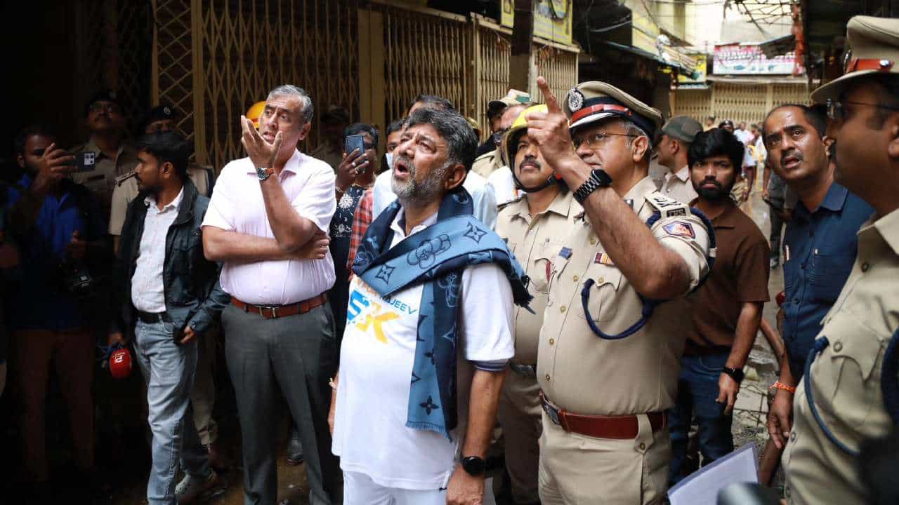ಹುಷಾರ್! ಬೆಂಗಳೂರಿನ ಕಟ್ಟಡ ಮಾಲೀಕರಿಗೆ ಖಡಕ್ ಎಚ್ಚರಿಕೆ ಕೊಟ್ಟ ಡಿಕೆ ಶಿವಕುಮಾರ್ ಹುಷಾರ್! ಬೆಂಗಳೂರಿನ ಕಟ್ಟಡ ಮಾಲೀಕರಿಗೆ ಖಡಕ್ ಎಚ್ಚರಿಕೆ ಕೊಟ್ಟ ಡಿಕೆ ಶಿವಕುಮಾರ್