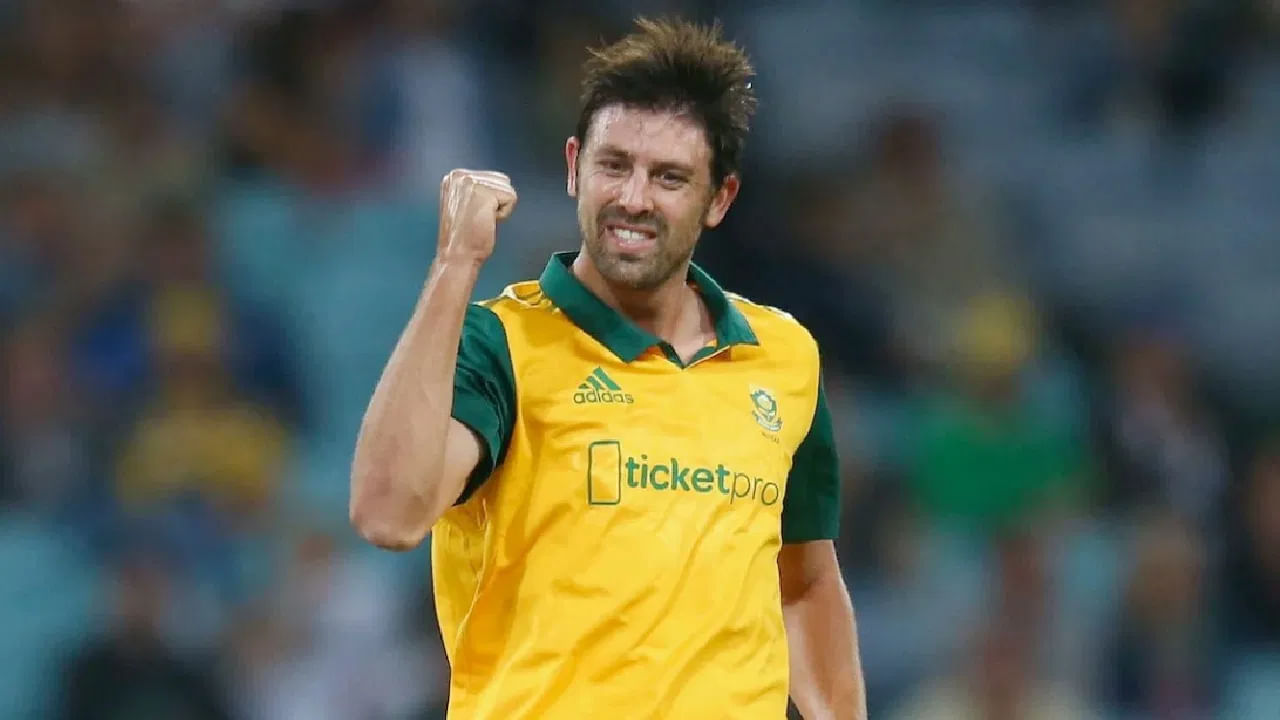  2013 ರಿಂದ 2016 ರವರೆಗೆ ಸೌತ್​ ಆಫ್ರಿಕಾ ತಂಡವನ್ನು ಪ್ರತಿನಿಧಿಸಿದ್ದ ವೀಝ ಆ ಬಳಿಕ ನಮೀಬಿಯಾ ಪರ ಕಣಕ್ಕಿಳಿದಿದ್ದರು. ಇದೀಗ ಅಂತಾರಾಷ್ಟ್ರೀಯ ಕ್ರಿಕೆಟ್​ಗೆ ವಿದಾಯ ಹೇಳಿರುವ ವೀಝ ಅವರಿಗೆ ಸೇಂಟ್ ಲೂಸಿಯಾ ಕಿಂಗ್ಸ್ ತಂಡದ ನಾಯಕತ್ವ ಒಲಿದಿದೆ. ಅದು ಕೂಡ ತಮ್ಮ 40ನೇ ವಯಸ್ಸಿನಲ್ಲಿ ಎಂಬುದು ಇಲ್ಲಿ ಉಲ್ಲೇಖಾರ್ಹ.