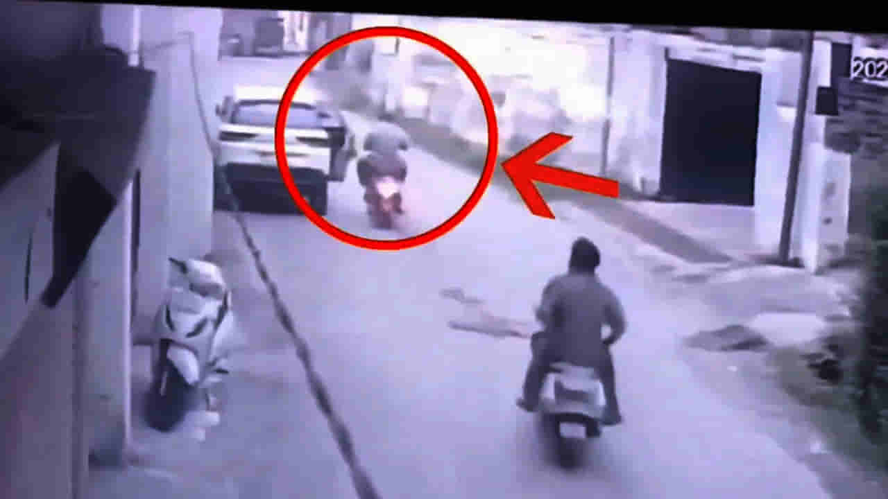 VIDEO: ಆಘಾತಕಾರಿ ಸುದ್ದಿ... ಡೋರ್ಗೆ ಡಿಕ್ಕಿ ಹೊಡೆದು ಕ್ರಿಕೆಟಿಗ ಸಾವು..!