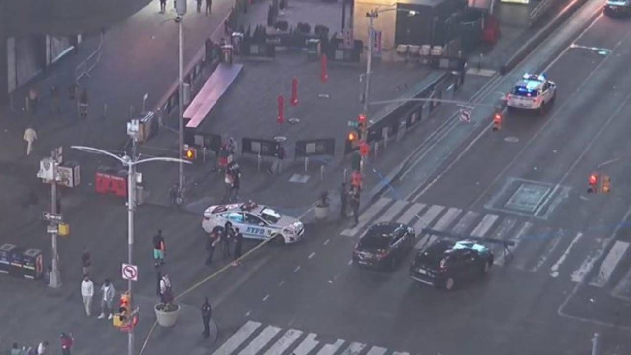 Video: ನ್ಯೂಯಾರ್ಕ್​​ನ ಟೈಮ್ಸ್​ ಸ್ಕ್ವೇರ್​ನಲ್ಲಿ ಗುಂಡಿನ ದಾಳಿ, ಮೂವರಿಗೆ ಗಂಭೀರ ಗಾಯ