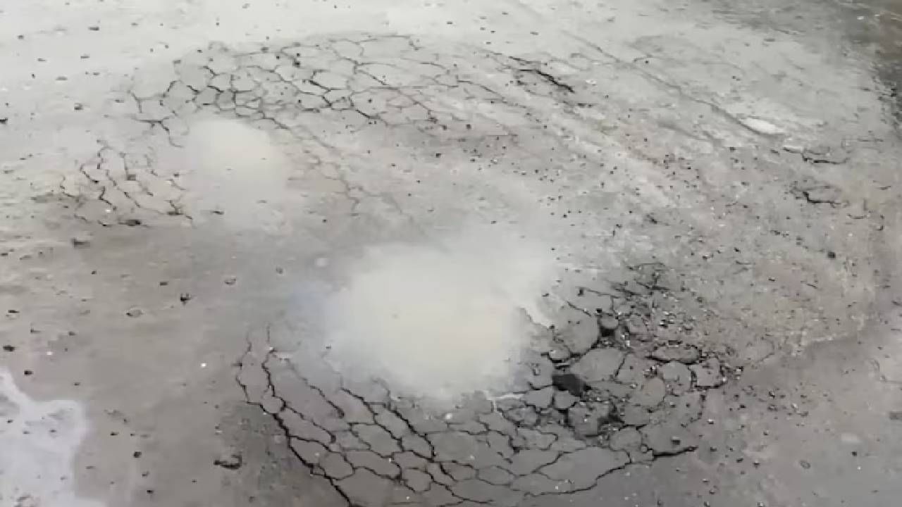 Video: ಉದ್ಘಾಟನೆಗೊಂಡು 2 ತಿಂಗಳಲ್ಲೇ ಬಿರುಕುಬಿಟ್ಟ ಪಾಟ್ನಾದ ಡಬಲ್ ಡೆಕ್ಕರ್ ಸೇತುವೆ Video: ಉದ್ಘಾಟನೆಗೊಂಡು 2 ತಿಂಗಳಲ್ಲೇ ಬಿರುಕುಬಿಟ್ಟ ಪಾಟ್ನಾದ ಡಬಲ್ ಡೆಕ್ಕರ್ ಸೇತುವೆ