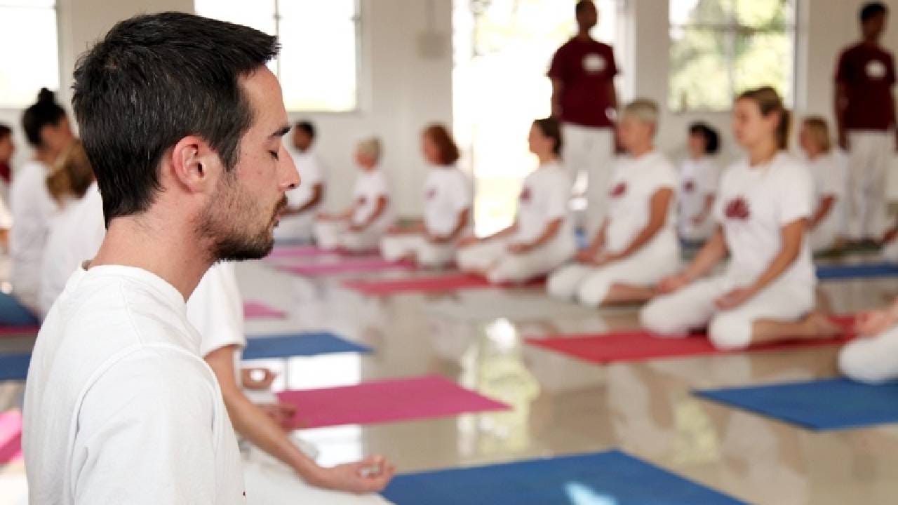 Free Yoga Training: ಉಚಿತವಾಗಿ ಯೋಗ ಅಧ್ಯಯನ ಮಾಡಿ, ಶಿಕ್ಷಕರಾಗುವ ಮೂಲಕ ನಿಮ್ಮ ವೃತ್ತಿಜೀವನ ಪ್ರಾರಂಭಿಸಿ