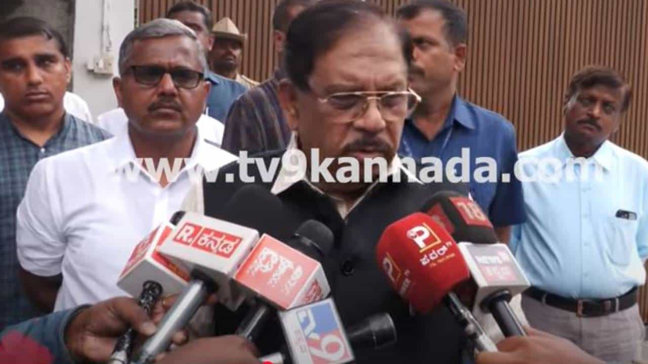 ಸಾರಿಗೆ ನೌಕರರು ಮುಷ್ಕರ ಆರಂಭಿಸಿದರೆ ಪರಿಸ್ಥಿತಿ ನಿಭಾಯಿಸಲು ಸರ್ಕಾರ ಸಮರ್ಥವಾಗಿದೆ: ಪರಮೇಶ್ವರ್ ಸಾರಿಗೆ ನೌಕರರು ಮುಷ್ಕರ ಆರಂಭಿಸಿದರೆ ಪರಿಸ್ಥಿತಿ ನಿಭಾಯಿಸಲು ಸರ್ಕಾರ ಸಮರ್ಥವಾಗಿದೆ: ಪರಮೇಶ್ವರ್