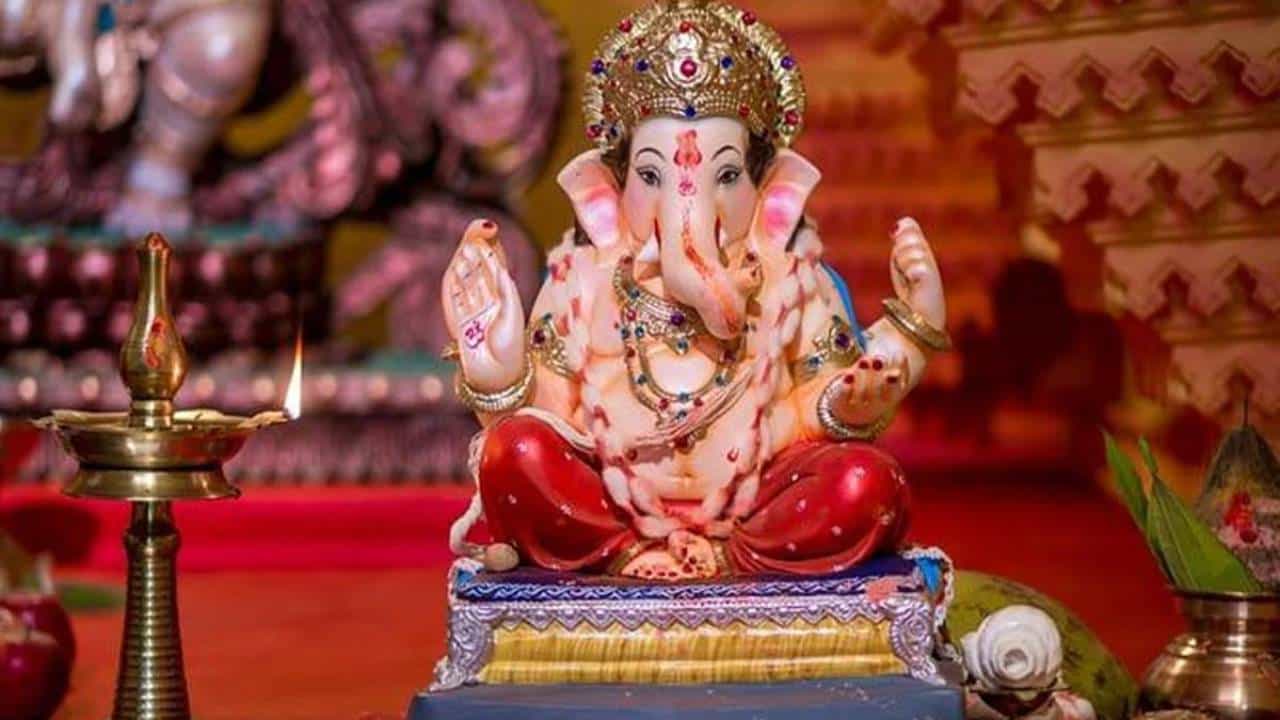 Vasthu Tips: ಮನೆಯಲ್ಲಿ ಗಣೇಶನ ಮೂರ್ತಿ ಇಡುವ ಮೊದಲು ಈ ವಾಸ್ತು ಸಲಹೆ ಅನುಸರಿಸಿ Vasthu Tips: ಮನೆಯಲ್ಲಿ ಗಣೇಶನ ಮೂರ್ತಿ ಇಡುವ ಮೊದಲು ಈ ವಾಸ್ತು ಸಲಹೆ ಅನುಸರಿಸಿ