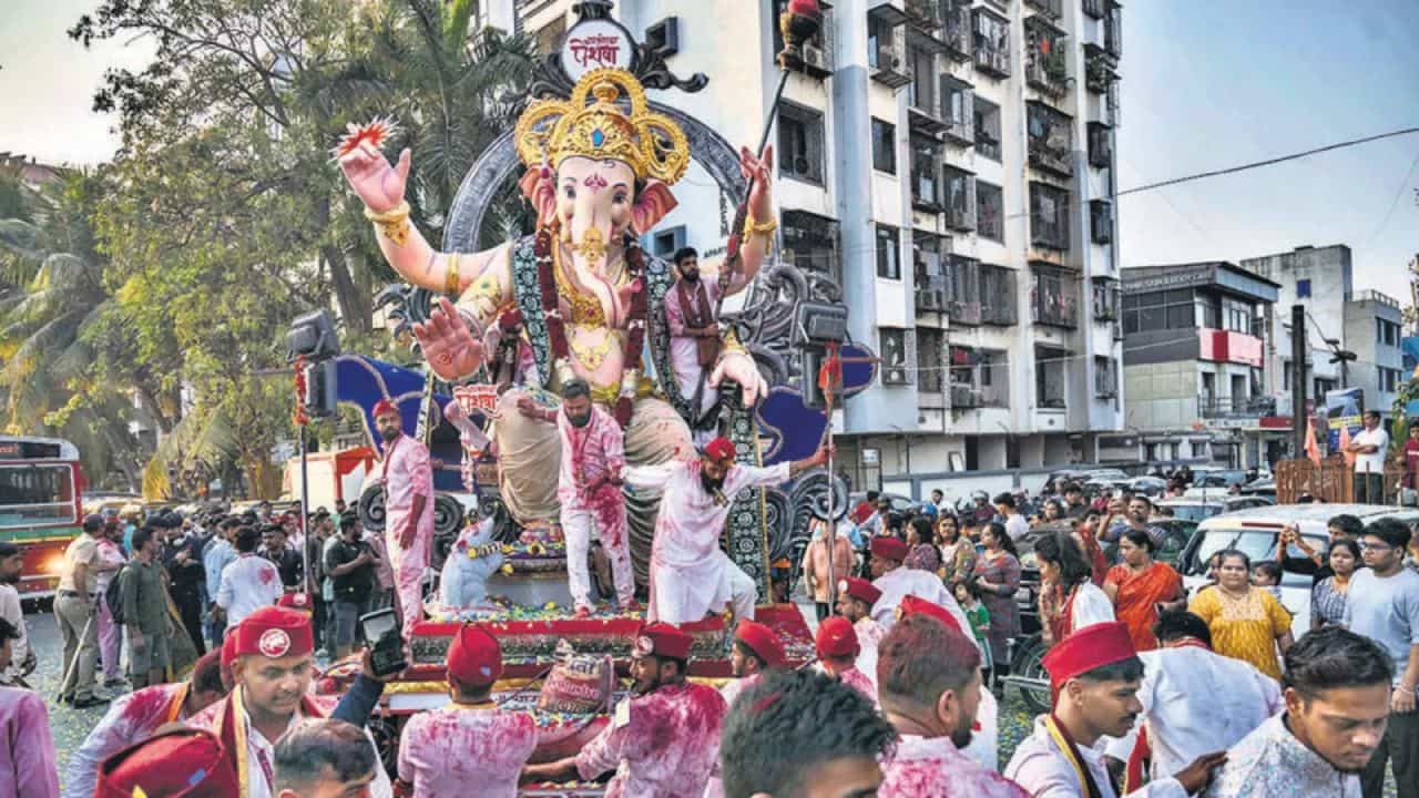 ಪಿಒಪಿ ಗಣೇಶ ಬಳಸುವುದಿಲ್ಲ ಅಂತ ಸಮಿತಿಗಳಿಂದ ಮುಚ್ಚಳಿಕೆ ಬರೆಸಿಕೊಂಡು ಪೆಂಡಾಲ್​ಗೆ ಅನುಮತಿ ನೀಡಿ: ಖಂಡ್ರೆ