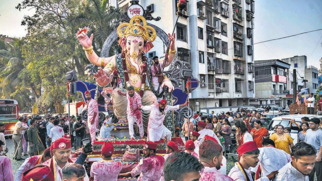 ಪಿಒಪಿ ಗಣೇಶ ಬಳಸುವುದಿಲ್ಲ ಅಂತ ಸಮಿತಿಗಳಿಂದ ಮುಚ್ಚಳಿಕೆ ಬರೆಸಿಕೊಂಡು ಪೆಂಡಾಲ್​ಗೆ ಅನುಮತಿ ನೀಡಿ: ಖಂಡ್ರೆ