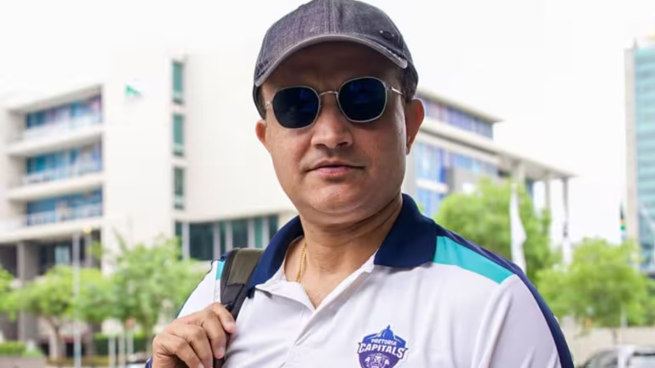 ಪ್ರಿಟೋರಿಯಾ ಕ್ಯಾಪಿಟಲ್ಸ್ ಫ್ರಾಂಚೈಸಿ ತನ್ನ ಸೋಶಿಯಲ್ ಮೀಡಿಯಾ ಖಾತೆಯಲ್ಲಿ ಪೋಸ್ಟ್ ಹಂಚಿಕೊಳ್ಳುವ ಮೂಲಕ ಗಂಗೂಲಿ ಅವರ ನೇಮಕಾತಿಯನ್ನು ಅಧಿಕೃತವಾಗಿ ಘೋಷಿಸಿದೆ. ‘ಕೋಲ್ಕತ್ತಾ ರಾಜಕುಮಾರರಿಗೆ ಹೊಸ ಆರಂಭ. ಸೌರವ್ ಗಂಗೂಲಿಯನ್ನು ನಮ್ಮ ಹೊಸ ಮುಖ್ಯ ಕೋಚ್ ಆಗಿ ಘೋಷಿಸಲು ನಮಗೆ ತುಂಬಾ ಸಂತೋಷವಾಗಿದೆ ಎಂದು ಹೇಳಿದೆ.