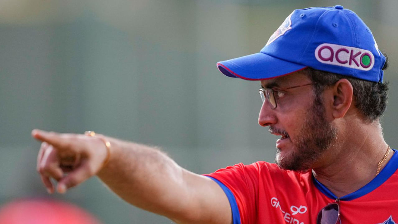 ಇತ್ತೀಚೆಗಷ್ಟೇ ಸೌರವ್ ಗಂಗೂಲಿ ಟೀಂ ಇಂಡಿಯಾದ ಕೋಚ್ ಆಗುವ ಬಯಕೆಯನ್ನು ವ್ಯಕ್ತಪಡಿಸಿದರು. ನಾನು ಭಾರತೀಯ ತಂಡದ ಕೋಚ್ ಆಗಲು ಸಿದ್ಧನಿದ್ದೇನೆ ಎಂದು ಅವರು ಹೇಳಿದ್ದರು. ಅಂತಹ ಪರಿಸ್ಥಿತಿಯಲ್ಲಿ, ಅವರ ನಿರ್ಧಾರವನ್ನು ಒಂದು ದೊಡ್ಡ ಹೆಜ್ಜೆ ಎಂದು ಪರಿಗಣಿಸಲಾಗುತ್ತಿದೆ.