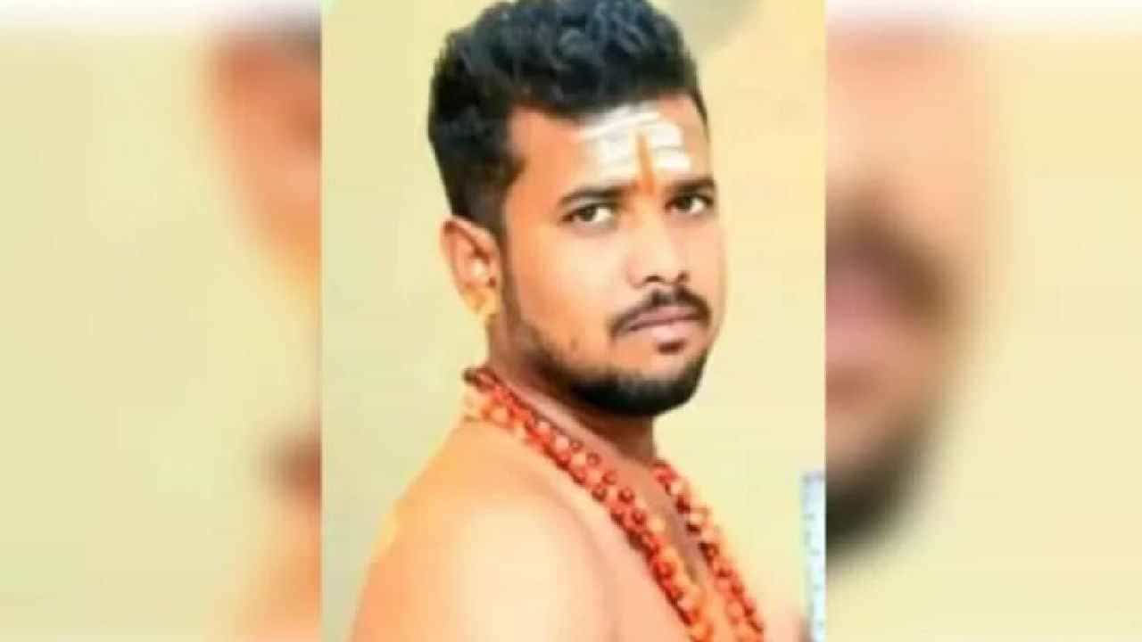 ಮಸೀದಿ ಮುಂದೆ ಗವಿ ಸಿದ್ದಪ್ಪನ ಹೆಣ ಬಿದ್ದಿದ್ದರೂ ಆಜಾನ್, ವಿಡಿಯೋ ವೈರಲ್ ಮಸೀದಿ ಮುಂದೆ ಗವಿ ಸಿದ್ದಪ್ಪನ ಹೆಣ ಬಿದ್ದಿದ್ದರೂ ಆಜಾನ್, ವಿಡಿಯೋ ವೈರಲ್