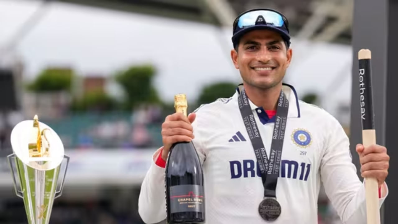 ಇದೀಗ ನಾಯಕನಾಗಿ ಚೊಚ್ಚಲ ಟೆಸ್ಟ್ ಸರಣಿಯ ನಂತರ ಶುಭ್​ಮನ್ ಗಿಲ್ ಅವರ ಬ್ಯಾಟಿಂಗ್ ಸರಾಸರಿಯಲ್ಲೂ ಏರಿಕೆ ಕಂಡುಬಂದಿದೆ. ಇಂಗ್ಲೆಂಡ್ ಪ್ರವಾಸಕ್ಕೂ ಮೊದಲು, ಶುಭ್‌ಮನ್ ಗಿಲ್ ಅವರ ಟೆಸ್ಟ್‌ಗಳಲ್ಲಿ ಬ್ಯಾಟಿಂಗ್ ಸರಾಸರಿ 35.05 ಆಗಿತ್ತು. ಇದೀಗ ಇಂಗ್ಲೆಂಡ್‌ ಪ್ರವಾಸವನ್ನು ಅಬ್ಬರದೊಂದಿಗೆ ಮುಗಿಸಿ ಬಂದಿರುವ ಗಿಲ್ ಅವರ ಟೆಸ್ಟ್ ಬ್ಯಾಟಿಂಗ್ ಸರಾಸರಿ ಈಗ 41.35 ಆಗಿದೆ.