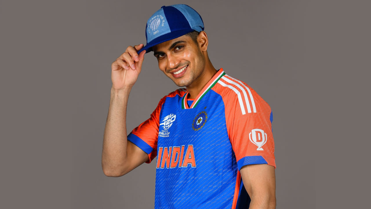 ಒಂದು ವೇಳೆ ಶುಭ್​ಮನ್ ಗಿಲ್ ಪ್ಲೇಯಿಂಗ್ ಇಲೆವೆನ್​ನಲ್ಲಿ ಕಾಣಿಸಿಕೊಳ್ಳಬೇಕಿದ್ದರೆ ಆರಂಭಿಕ ದಾಂಡಿಗರನ್ನು ಬದಲಿಸಬೇಕಾಗುತ್ತದೆ. ಅಂದರೆ ಸಂಜು ಸ್ಯಾಮ್ಸನ್ ಅವರನ್ನು ಮಧ್ಯಮ ಕ್ರಮಾಂಕದಲ್ಲಿ ಕಣಕ್ಕಿಳಿಸಿ ಗಿಲ್ ಅವರನ್ನು ಓಪನರ್ ಆಗಿ ಆಡಿಸಬೇಕಾಗುತ್ತದೆ. ಹೀಗಾಗಿಯೇ ಏಷ್ಯಾಕಪ್​ನಲ್ಲಿ ಟೀಮ್ ಇಂಡಿಯಾ ಪ್ಲೇಯಿಂಗ್ ಇಲೆವೆನ್​ ಹೇಗಿರಲಿದೆ ಎಂಬುದೇ ಈಗ ಕುತೂಹಲ.