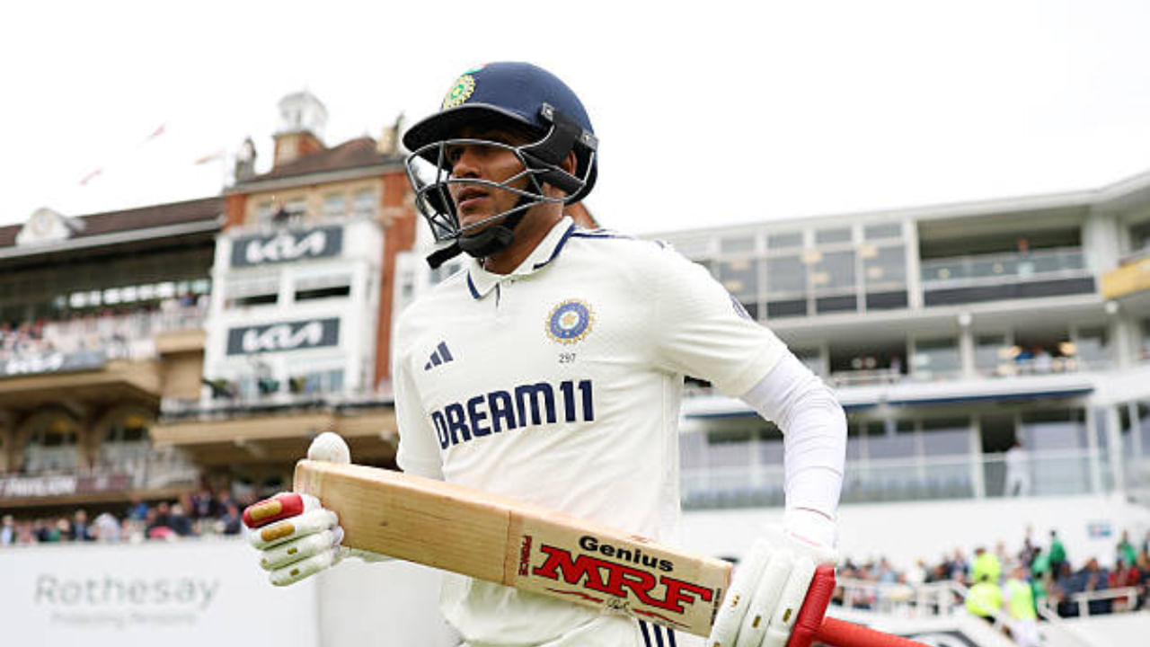 ಲೀಡ್ಸ್‌ನಲ್ಲಿ ನಡೆದ ಮೊದಲ ಟೆಸ್ಟ್ ಪಂದ್ಯದೊಂದಿಗೆ ಗಿಲ್ ಅವರ ನಾಯಕತ್ವ ಪ್ರಾರಂಭವಾಯಿತು. ತಮ್ಮ ಮೊದಲ ಇನ್ನಿಂಗ್ಸ್‌ನಲ್ಲಿಯೇ ಅದ್ಭುತ ಶತಕ ಬಾರಿಸುವ ಮೂಲಕ ಉತ್ತಮ ಆರಂಭ ಪಡೆದುಕೊಂಡ ಗಿಲ್ ಮೊದಲೆರಡು ಟೆಸ್ಟ್​ಗಳಲ್ಲಿ ರನ್​ಗಳ ಮಳೆ ಹರಿಸಿದರು. ಆದರೆ ಲಾರ್ಡ್ಸ್ ಟೆಸ್ಟ್‌ನ ಎರಡೂ ಇನ್ನಿಂಗ್ಸ್‌ಗಳಲ್ಲಿ ವಿಫಲರಾದರು. ಇದೀಗ ಸರಣಿಯ ಕೊನೆಯ ಪಂದ್ಯದಲ್ಲಿಯೂ ಗಿಲ್ ಬ್ಯಾಟ್ ಮೌನಕ್ಕೆ ಶರಣಾಯಿತು. 