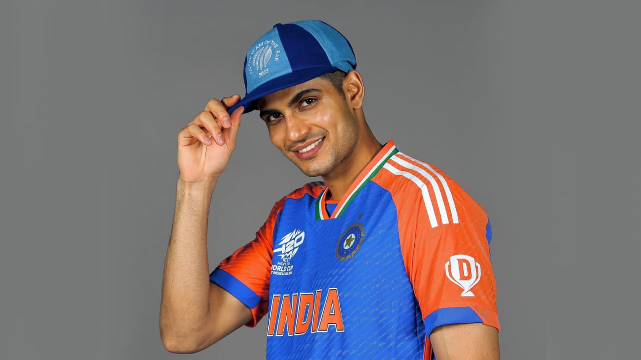 ಅಂದರೆ ಒಂದೇ ವರ್ಷದಲ್ಲಿ ಟೀಮ್ ಇಂಡಿಯಾದ ನಾಯಕತ್ವದಲ್ಲಿ ಮಹತ್ವದ ಬದಲಾವಣೆಯಾಗಿದೆ. ಅದರಲ್ಲೂ ಮೂರು ಸ್ವರೂಪಗಳಲ್ಲೂ ಶುಭ್​ಮನ್ ಗಿಲ್ ಕ್ಯಾಪ್ಟನ್ ಪಟ್ಟದೊಂದಿಗೆ ಕಾಣಿಸಿಕೊಂಡಿದ್ದಾರೆ. ಹೀಗಾಗಿ ಮುಂಬರುವ ಟಿ20 ವಿಶ್ವಕಪ್​ ಬಳಿಕ ಭಾರತ ಟಿ20 ತಂಡದ ನಾಯಕತ್ವ ಕೂಡ ಗಿಲ್ ಪಾಲಾಗುವುದರಲ್ಲಿ ಅನುಮಾನವೇ ಇಲ್ಲ ಎನ್ನಬಹುದು.