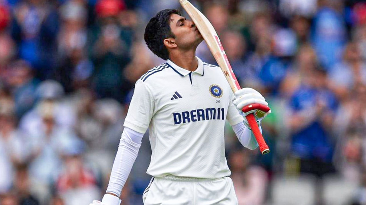 ಬ್ಯಾಟ್ಸ್‌ಮನ್ ಆಗಿ, ಗಿಲ್ ಇಂಗ್ಲೆಂಡ್‌ನ ಕಠಿಣ ಪರಿಸ್ಥಿತಿಗಳಲ್ಲಿಯೂ ಅದ್ಭುತ ಪ್ರದರ್ಶನ ನೀಡಿದರು. ಆಡಿದ ಐದು ಟೆಸ್ಟ್ ಪಂದ್ಯಗಳಲ್ಲಿ 75.40 ರ ಸರಾಸರಿಯಲ್ಲಿ 754 ರನ್ ಗಳಿಸಿದರು, ಇದರಲ್ಲಿ ನಾಲ್ಕು ಶತಕಗಳು ಸೇರಿವೆ. ಅವರ ಬ್ಯಾಟಿಂಗ್ ತಂಡವನ್ನು ಬಲಪಡಿಸಿದ್ದಲ್ಲದೆ, ಅವರಿಗೆ ಅನೇಕ ವೈಯಕ್ತಿಕ ಗೌರವಗಳನ್ನು ತಂದುಕೊಟ್ಟಿತು.