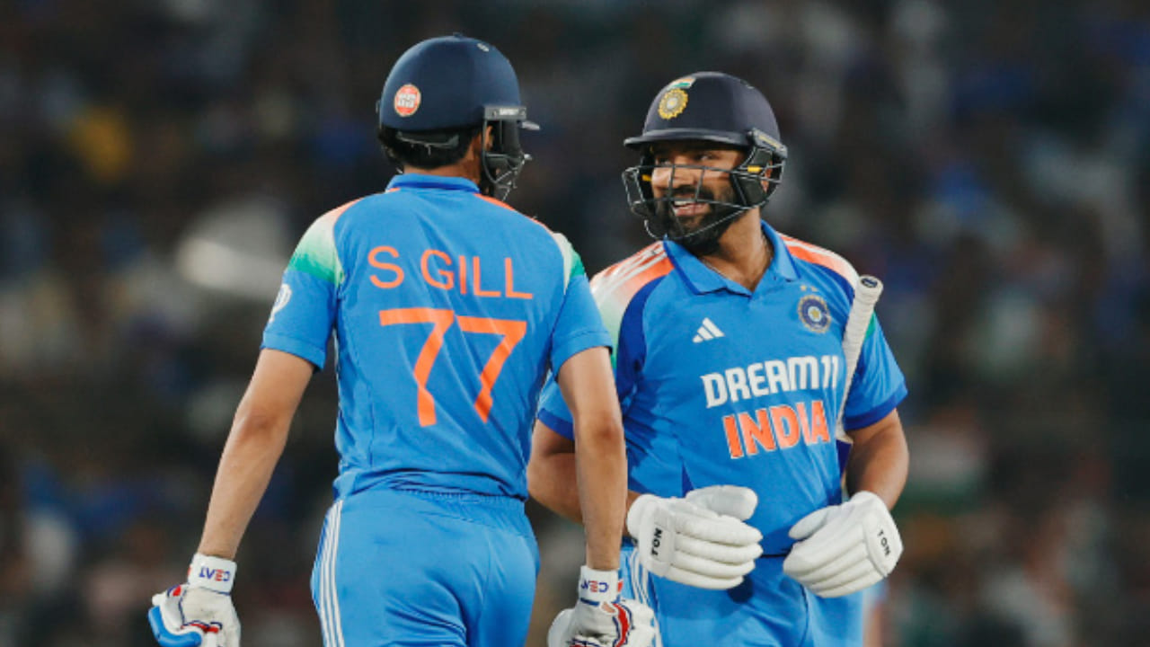 ಭಾರತ ಟೆಸ್ಟ್ ತಂಡದ ನಾಯಕ ಶುಭ್​ಮನ್ ಗಿಲ್, ಏಕದಿನ ರ್ಯಾಂಕಿಂಗ್​ನಲ್ಲಿ 784 ರೇಟಿಂಗ್‌ನೊಂದಿಗೆ ಅಗ್ರಸ್ಥಾನದಲ್ಲಿದ್ದರೆ, ನಾಯಕ ರೋಹಿತ್ ಶರ್ಮಾ 756 ರೇಟಿಂಗ್‌ನೊಂದಿಗೆ ಇದೀಗ ಎರಡನೇ ಸ್ಥಾನವನ್ನು ಪಡೆದುಕೊಂಡಿದ್ದಾರೆ. ವಾಸ್ತವವಾಗಿ ಚಾಂಪಿಯನ್ಸ್ ಟ್ರೋಫಿ ಬಳಿಕ ಶುಭ್​ಮನ್ ಗಿಲ್ ಆಗಲಿ ರೋಹಿತ್ ಆಗಲಿ ಯಾವುದೇ ಏಕದಿನ ಪಂದ್ಯವನ್ನಾಡಿಲ್ಲ.