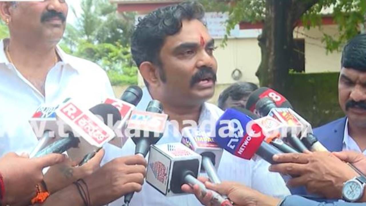 ಸರ್ಕಾರದ ಇಂಧನ ಖರ್ಚಾಗುವುದು ಬೇಡ ಅಂತ ಅರೆಸ್ಟ್ ಆಗಲು ನಾವೇ ಠಾಣೆಗೆ ಬಂದಿದ್ದೇವೆ: ಗಿರೀಶ್ ಮಟ್ಟಣ್ಣನವರ್