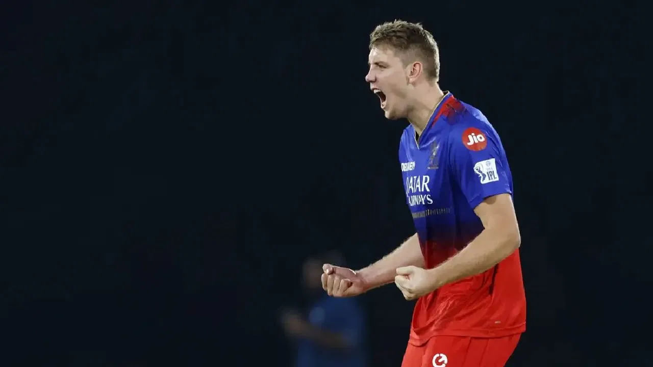 ಅದಕ್ಕೂ ಮುನ್ನ ಅಂದರೆ 2024 ರಲ್ಲಿ ಕ್ಯಾಮರೋನ್ ಗ್ರೀನ್ ರಾಯಲ್ ಚಾಲೆಂಜರ್ಸ್ ಬೆಂಗಳೂರು ತಂಡದ ಪರ ಕಣಕ್ಕಿಳಿದಿದ್ದರು. ಆರ್​ಸಿಬಿ ಪರ 13 ಪಂದ್ಯಗಳನ್ನಾಡಿದ್ದ ಗ್ರೀನ್ ಒಟ್ಟು 255 ರನ್ ಕಲೆಹಾಕಿದ್ದರು. ಅಲ್ಲದೆ 10 ವಿಕೆಟ್​ಗಳನ್ನು ಸಹ ಪಡೆದಿದ್ದರು.