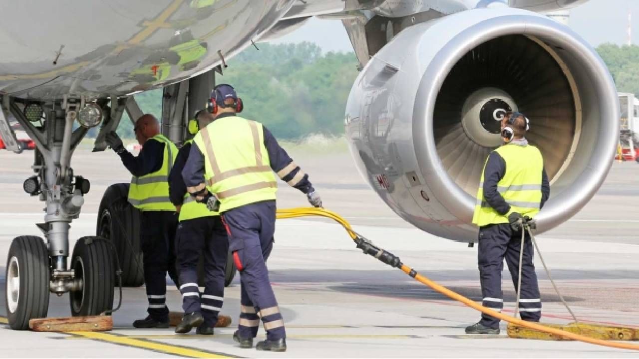 IGI Aviation Services: ಏರ್ಪೋರ್ಟ್ನಲ್ಲಿ ಕೆಲಸ ಪಡೆಯಲು ಇಲ್ಲಿದೆ ಸುವರ್ಣವಕಾಶ; 10th ಪಾಸಾಗಿದ್ರೆ ಕೂಡಲೇ ಅರ್ಜಿ ಸಲ್ಲಿಸಿ IGI Aviation Services: ಏರ್ಪೋರ್ಟ್ನಲ್ಲಿ ಕೆಲಸ ಪಡೆಯಲು ಇಲ್ಲಿದೆ ಸುವರ್ಣವಕಾಶ; 10th ಪಾಸಾಗಿದ್ರೆ ಕೂಡಲೇ ಅರ್ಜಿ ಸಲ್ಲಿಸಿ