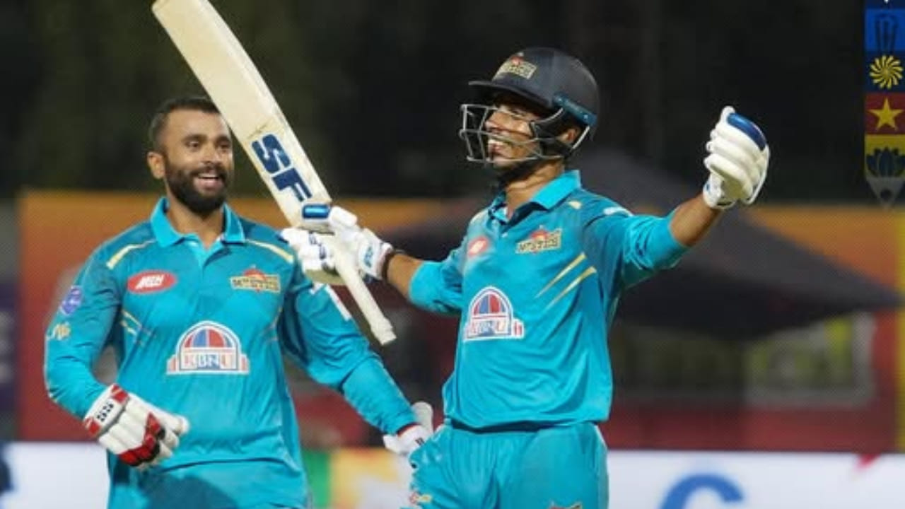 Maharaja T20 Trophy: ಬರೋಬ್ಬರಿ 412 ರನ್; ಮೈಸೂರು ಮಣಿಸಿ ಕೊನೆಯ ಎಸೆತದಲ್ಲಿ ಗೆದ್ದ ಗುಲ್ಬರ್ಗಾ Maharaja T20 Trophy: ಬರೋಬ್ಬರಿ 412 ರನ್; ಮೈಸೂರು ಮಣಿಸಿ ಕೊನೆಯ ಎಸೆತದಲ್ಲಿ ಗೆದ್ದ ಗುಲ್ಬರ್ಗಾ