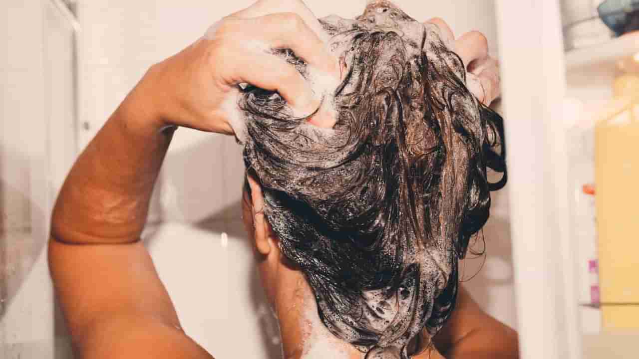 ಮುಟ್ಟಿನ ಸಮಯದಲ್ಲಿ ತಲೆ ಸ್ನಾನ ಮಾಡಬೇಕೋ, ಬೇಡವೋ? ಈ ಬಗ್ಗೆ ಸ್ತ್ರೀರೋಗ ತಜ್ಞೆ ಡಾ. ಜ್ಯೋತಿ ಅವರ ಅಭಿಪ್ರಾಯವೇನು?