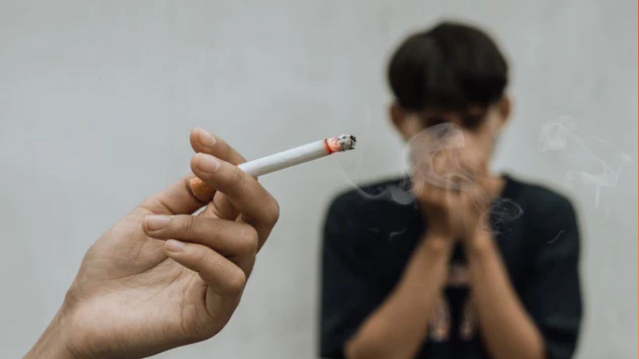 Passive smokers: ಪ್ಯಾಸಿವ್ ಸ್ಮೋಕಿಂಗ್ ಮಾಡುವವರಲ್ಲೂ ಕ್ಯಾನ್ಸರ್ ಸಂಭವ ಹೆಚ್ಚು! ಡಾ. ಸಾನ್ಯೋ ಡಿಸೋಜಾ ಸಲಹೆ ಇಲ್ಲಿದೆ Passive smokers: ಪ್ಯಾಸಿವ್ ಸ್ಮೋಕಿಂಗ್ ಮಾಡುವವರಲ್ಲೂ ಕ್ಯಾನ್ಸರ್ ಸಂಭವ ಹೆಚ್ಚು! ಡಾ. ಸಾನ್ಯೋ ಡಿಸೋಜಾ ಸಲಹೆ ಇಲ್ಲಿದೆ