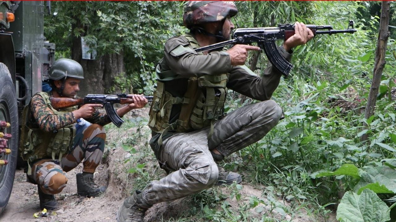 ಕುಲ್ಗಾಮ್ನಲ್ಲಿ ನಡೆದ ಗುಂಡಿನ ಚಕಮಕಿಯಲ್ಲಿ ಇಬ್ಬರು ಭಾರತೀಯ ಸೈನಿಕರು ಹುತಾತ್ಮ ಕುಲ್ಗಾಮ್ನಲ್ಲಿ ನಡೆದ ಗುಂಡಿನ ಚಕಮಕಿಯಲ್ಲಿ ಇಬ್ಬರು ಭಾರತೀಯ ಸೈನಿಕರು ಹುತಾತ್ಮ