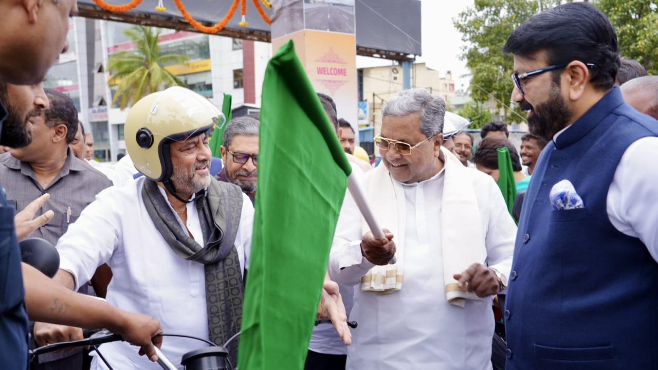 ಹೆಬ್ಬಾಳ ವಿಸ್ತರಿತ ಫ್ಲೈಓವರ್ ಉದ್ಘಾಟನೆ ವೇಳೆಯೇ ವಿಪರೀತ ಟ್ರಾಫಿಕ್ ಜಾಮ್! ಸಾವಿರಾರು ಜನರಿಗೆ ತೊಂದರೆ ಹೆಬ್ಬಾಳ ವಿಸ್ತರಿತ ಫ್ಲೈಓವರ್ ಉದ್ಘಾಟನೆ ವೇಳೆಯೇ ವಿಪರೀತ ಟ್ರಾಫಿಕ್ ಜಾಮ್! ಸಾವಿರಾರು ಜನರಿಗೆ ತೊಂದರೆ