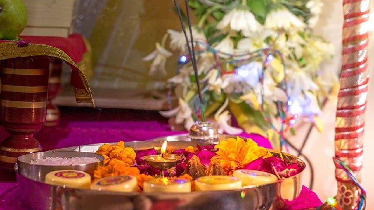 Guruvar Vrat: ನೀವು ಗುರುವಾರ ಉಪವಾಸ ಮಾಡುತ್ತಿದ್ದರೆ ಈ ನಿಯಮಗಳನ್ನು ಪಾಲಿಸಿ Guruvar Vrat: ನೀವು ಗುರುವಾರ ಉಪವಾಸ ಮಾಡುತ್ತಿದ್ದರೆ ಈ ನಿಯಮಗಳನ್ನು ಪಾಲಿಸಿ
